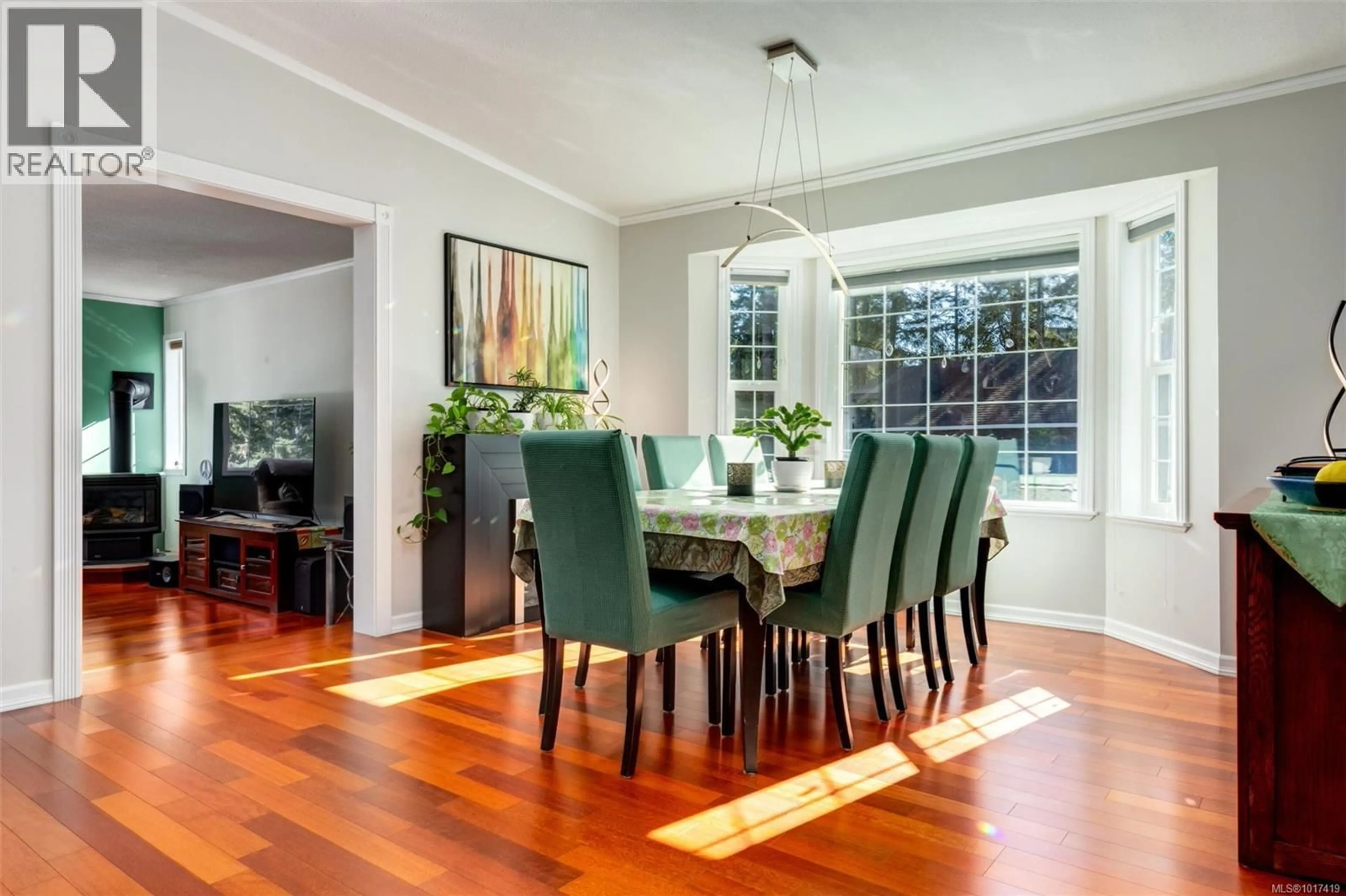 Dining room, wood/laminate floor for 3740 ELWORTHY PLACE, Nanaimo British Columbia V9T5W3