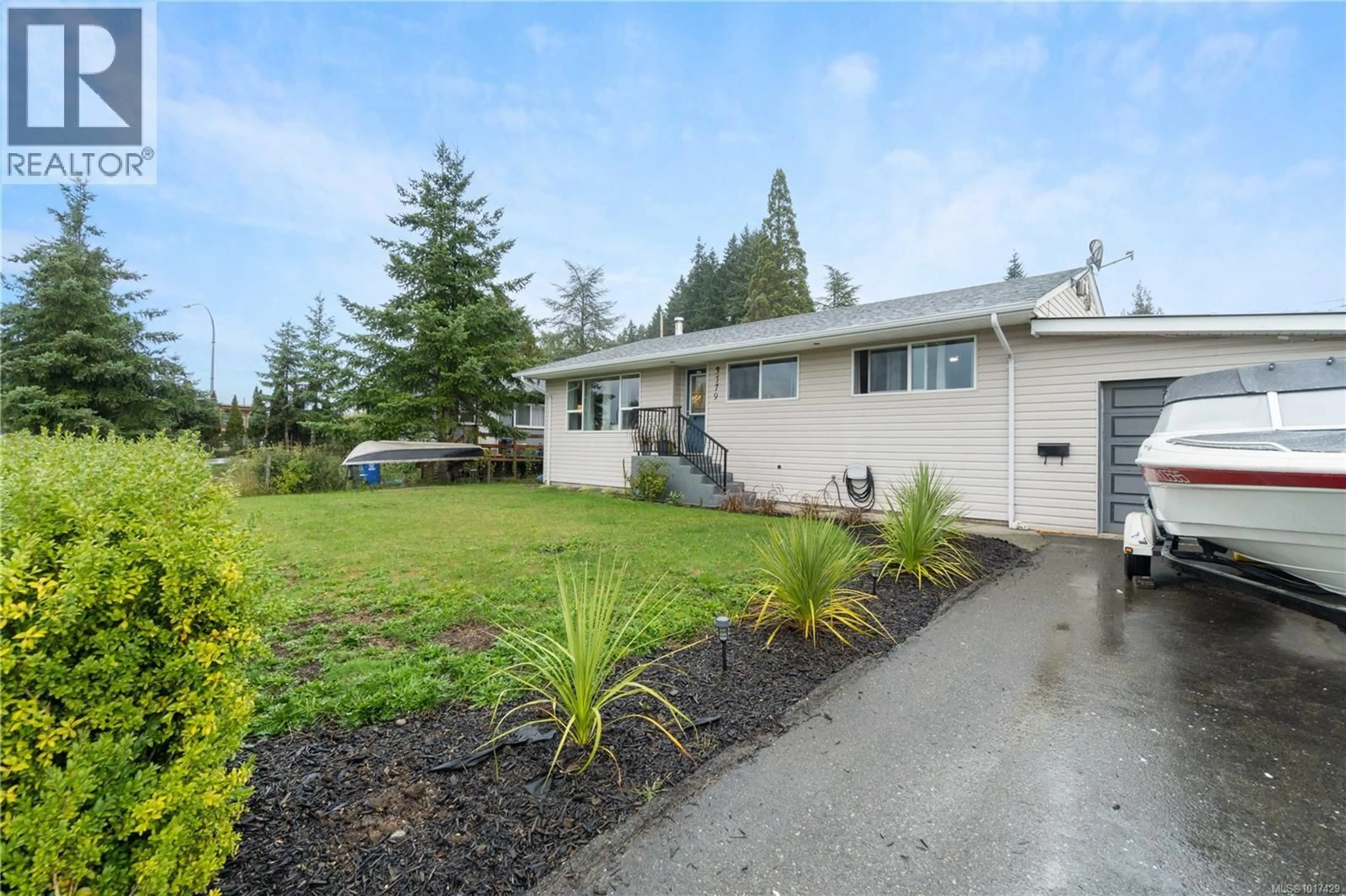 Home with vinyl exterior material, street for 3779 17TH AVENUE, Port Alberni British Columbia V9Y5G4