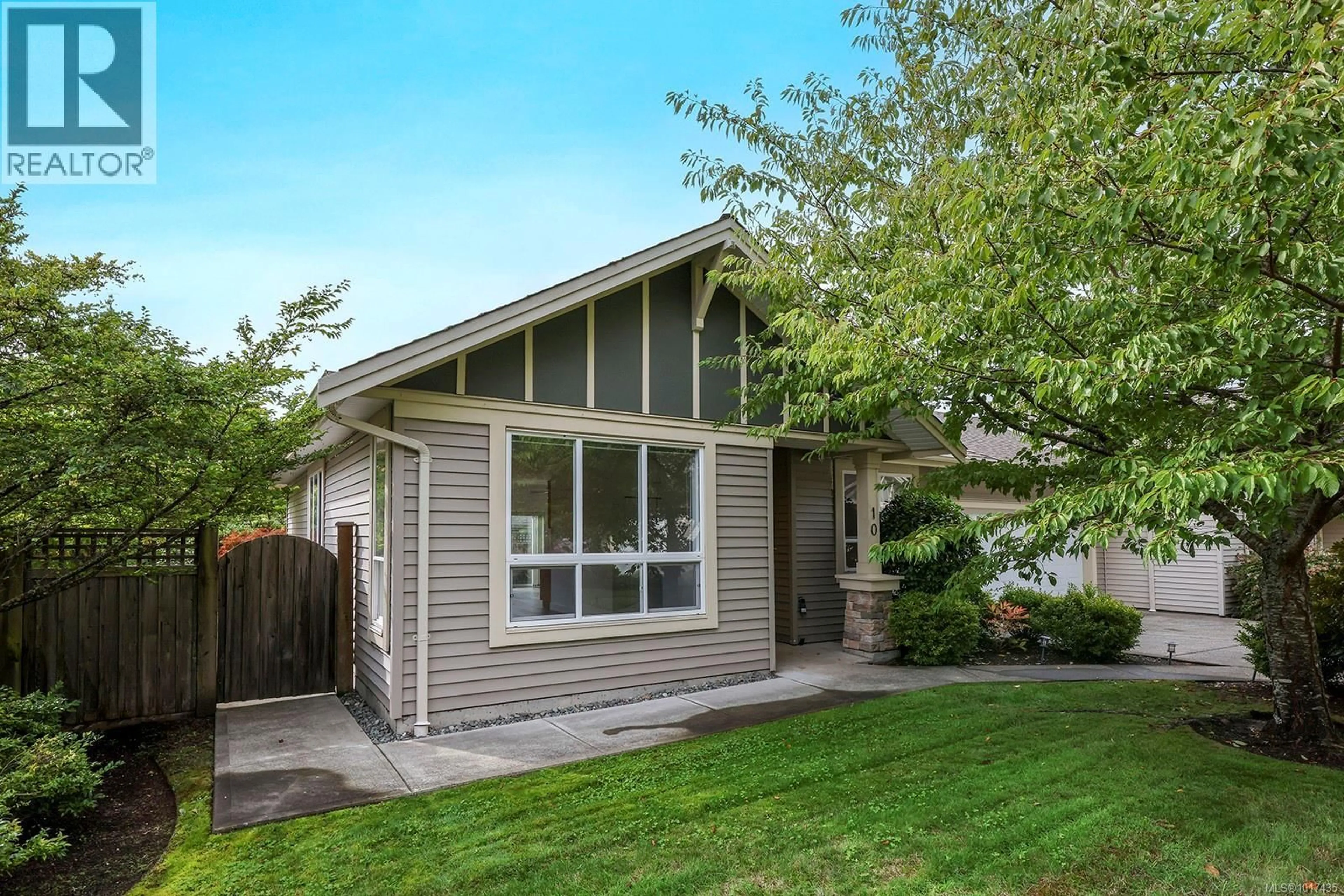 Home with vinyl exterior material, street for 10 - 730 ASPEN ROAD, Comox British Columbia V9M0A4