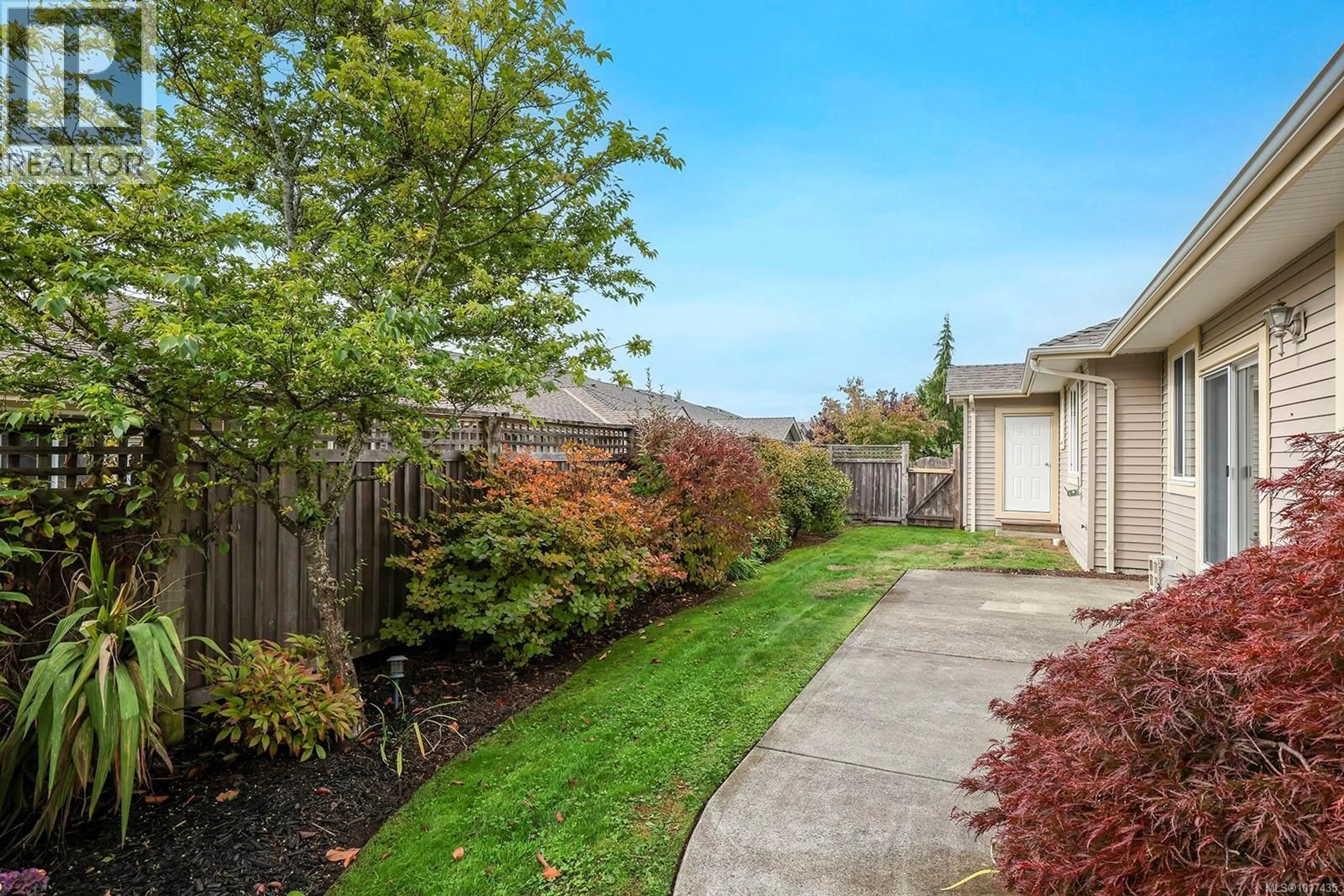 Patio, street for 10 - 730 ASPEN ROAD, Comox British Columbia V9M0A4