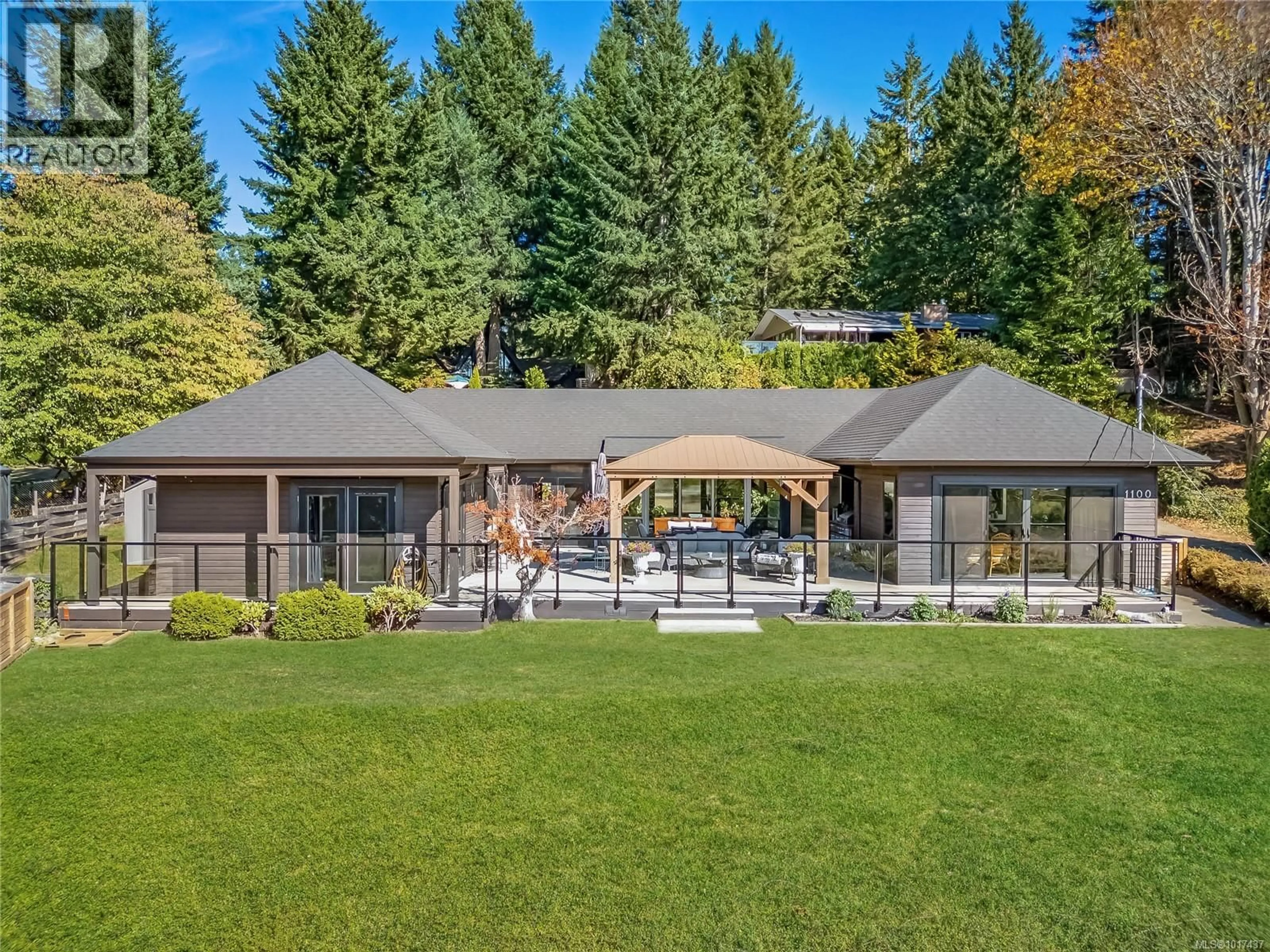 A pic from outside/outdoor area/front of a property/back of a property/a pic from drone, unknown for 1100 BACK ROAD, Courtenay British Columbia V9N8M7