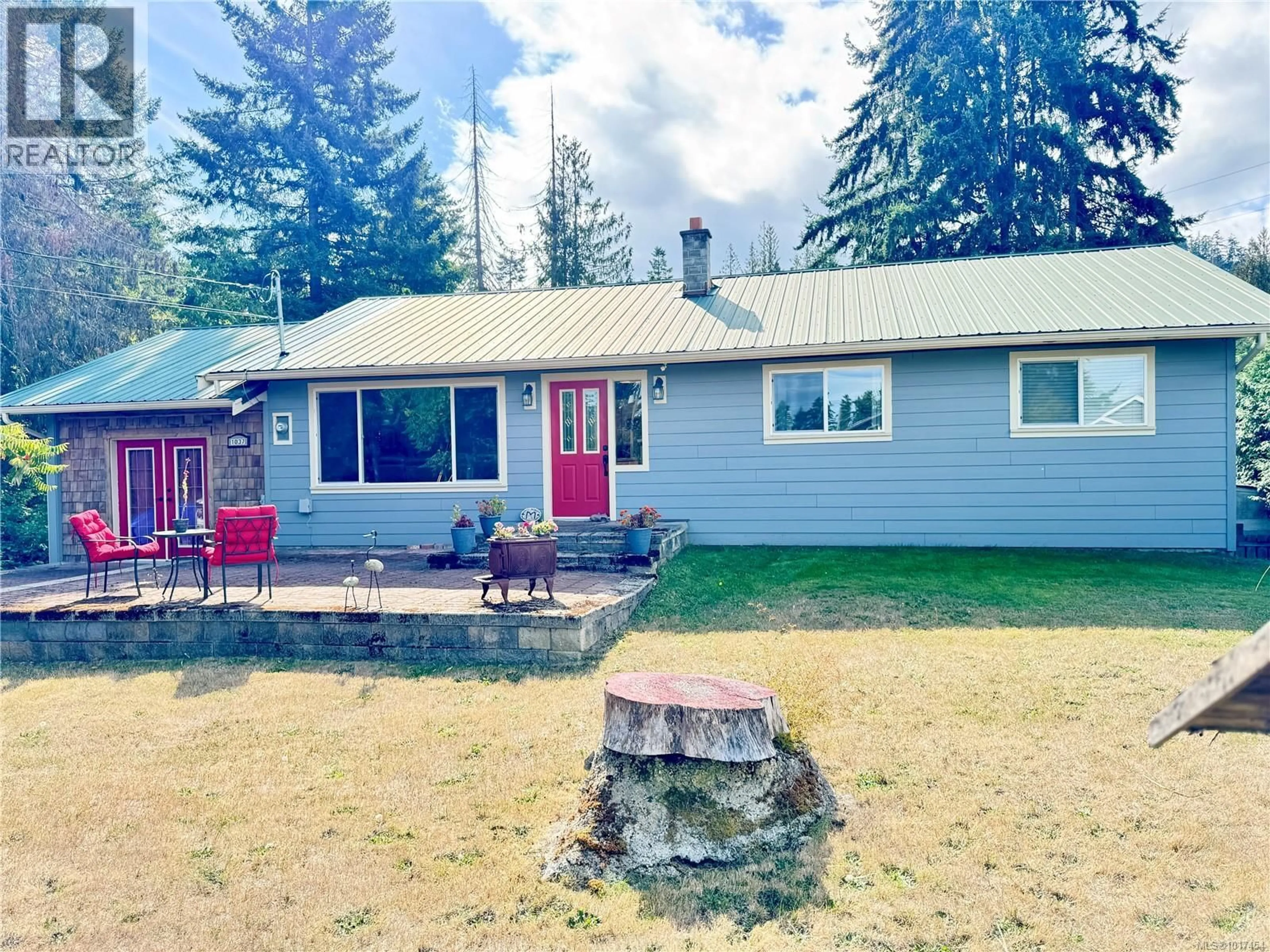 A pic from outside/outdoor area/front of a property/back of a property/a pic from drone, unknown for 1037 TRANFIELD ROAD, Errington British Columbia V9P2T3