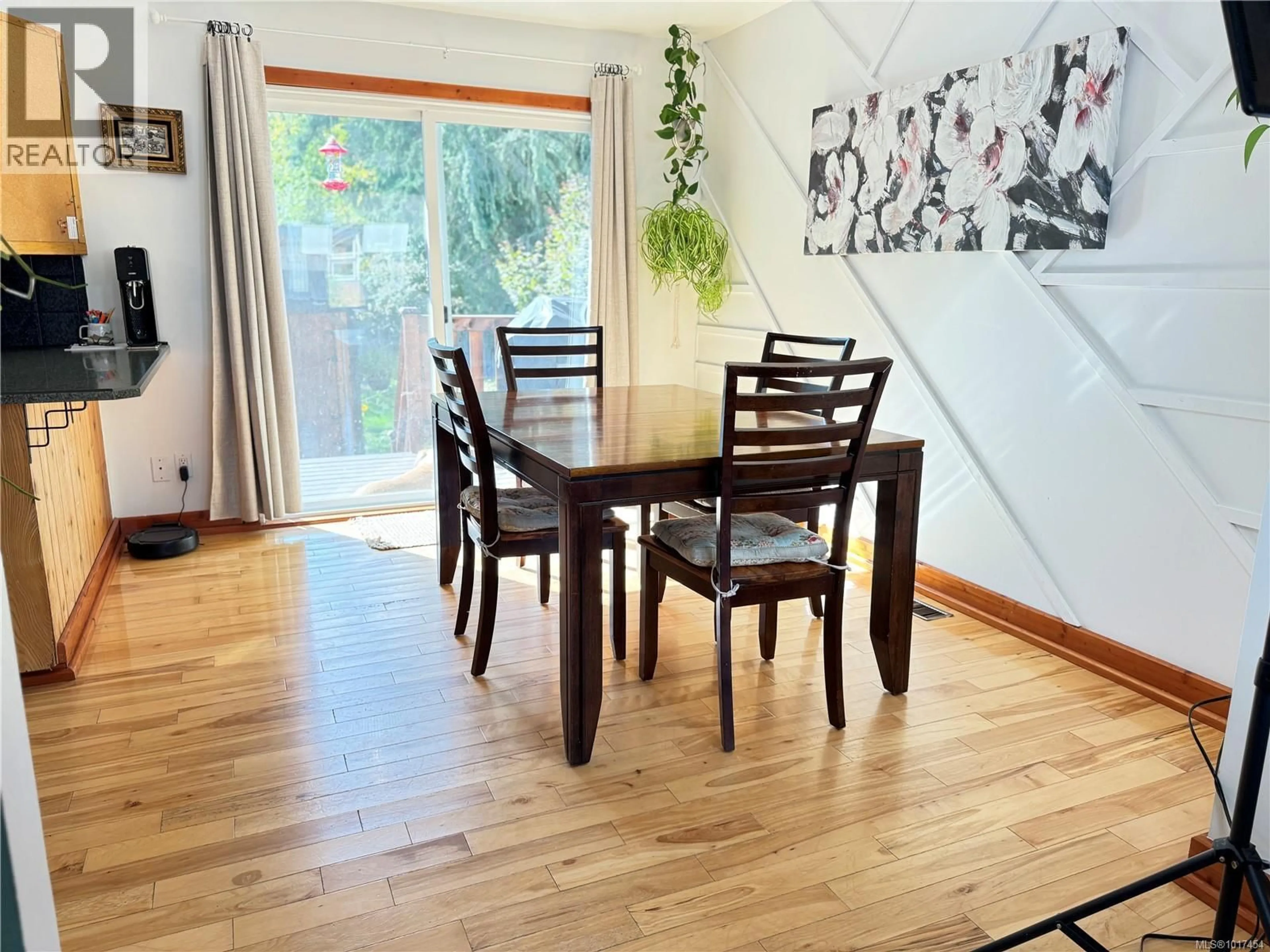 Dining room, wood/laminate floor for 1037 TRANFIELD ROAD, Errington British Columbia V9P2T3