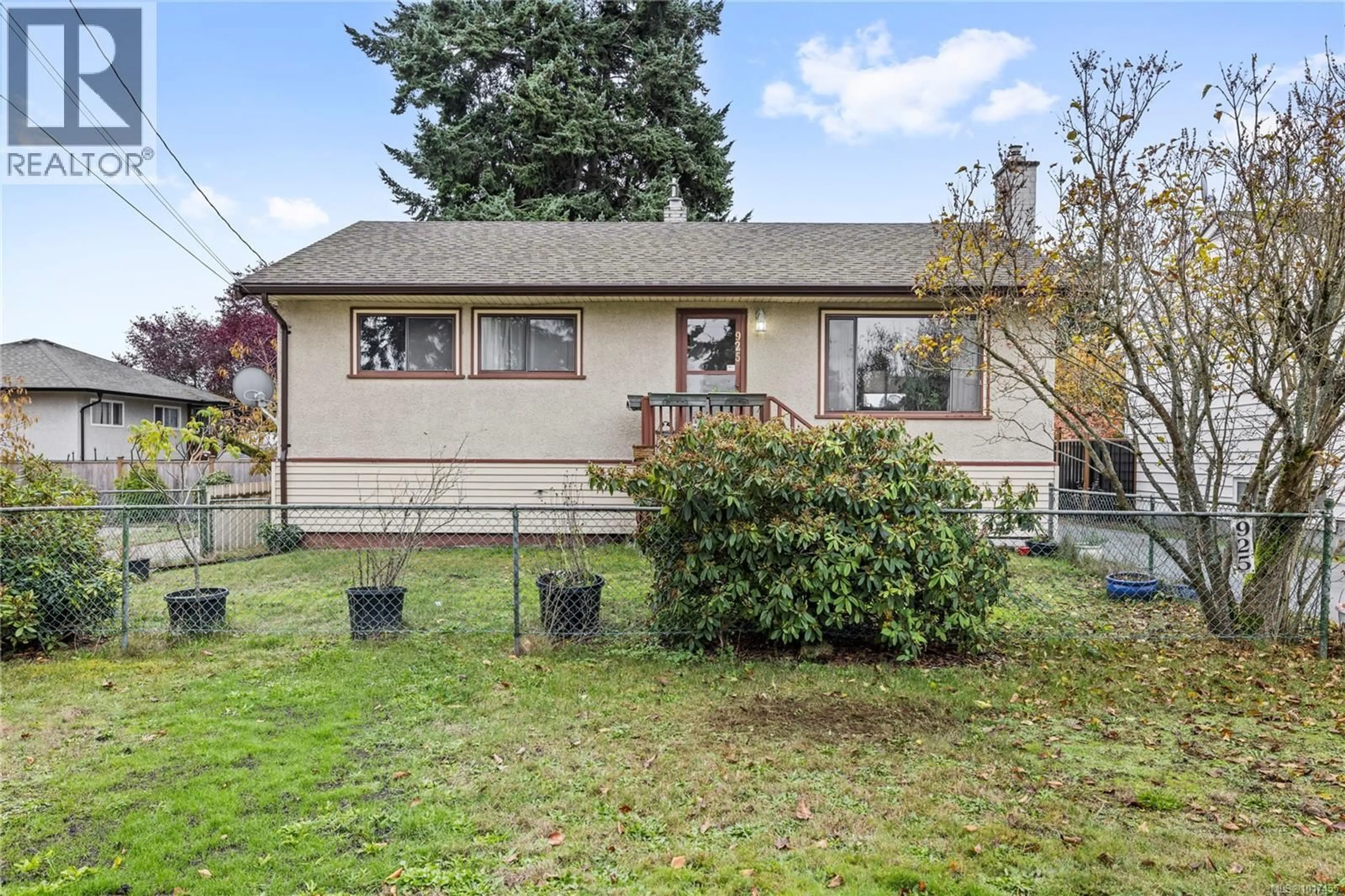 Home with vinyl exterior material, street for 925 ST. ANDREWS STREET, Nanaimo British Columbia V9S1T1