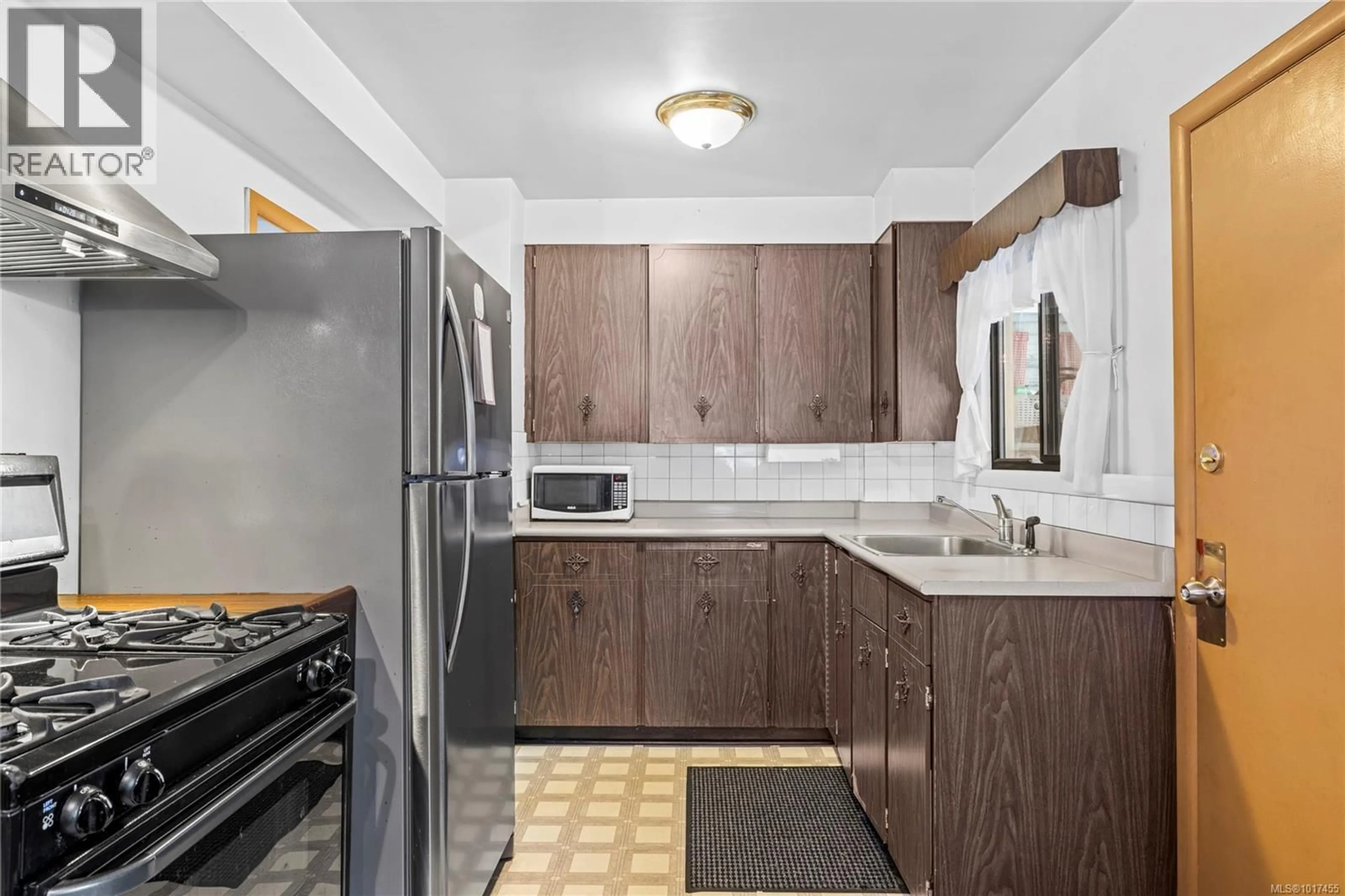 Standard kitchen, unknown for 925 ST. ANDREWS STREET, Nanaimo British Columbia V9S1T1