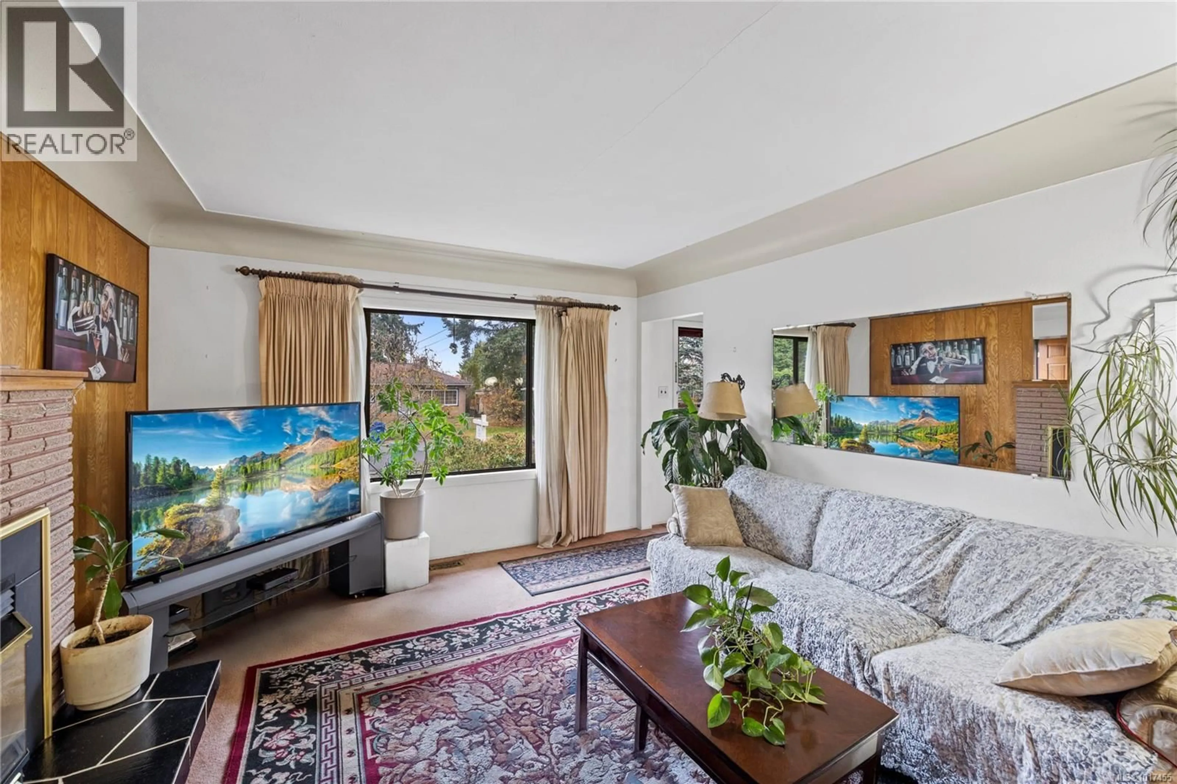 Living room with furniture, unknown for 925 ST. ANDREWS STREET, Nanaimo British Columbia V9S1T1