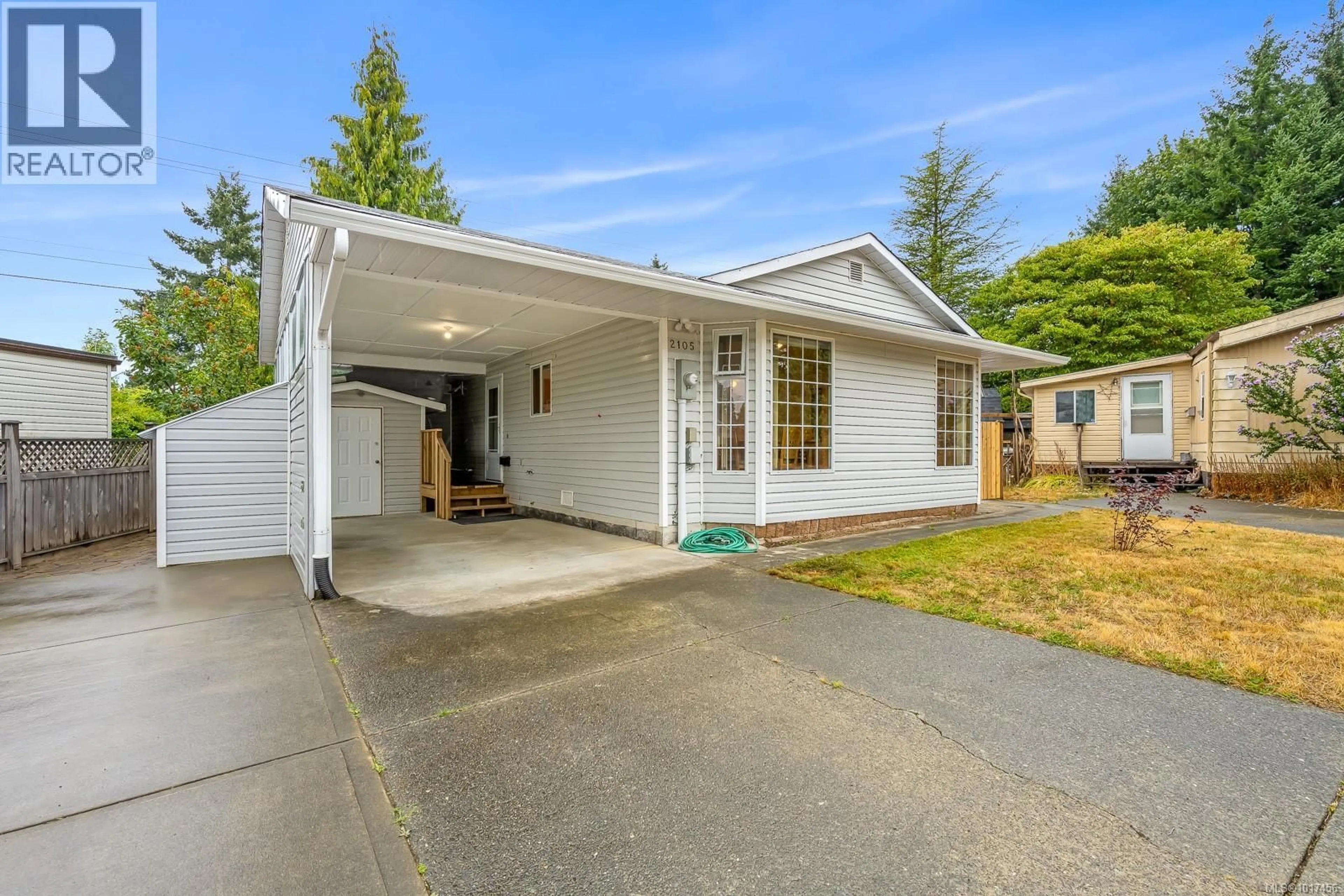 Home with vinyl exterior material, street for 2105 PEMBERTON PLACE, Comox British Columbia V9M3P8