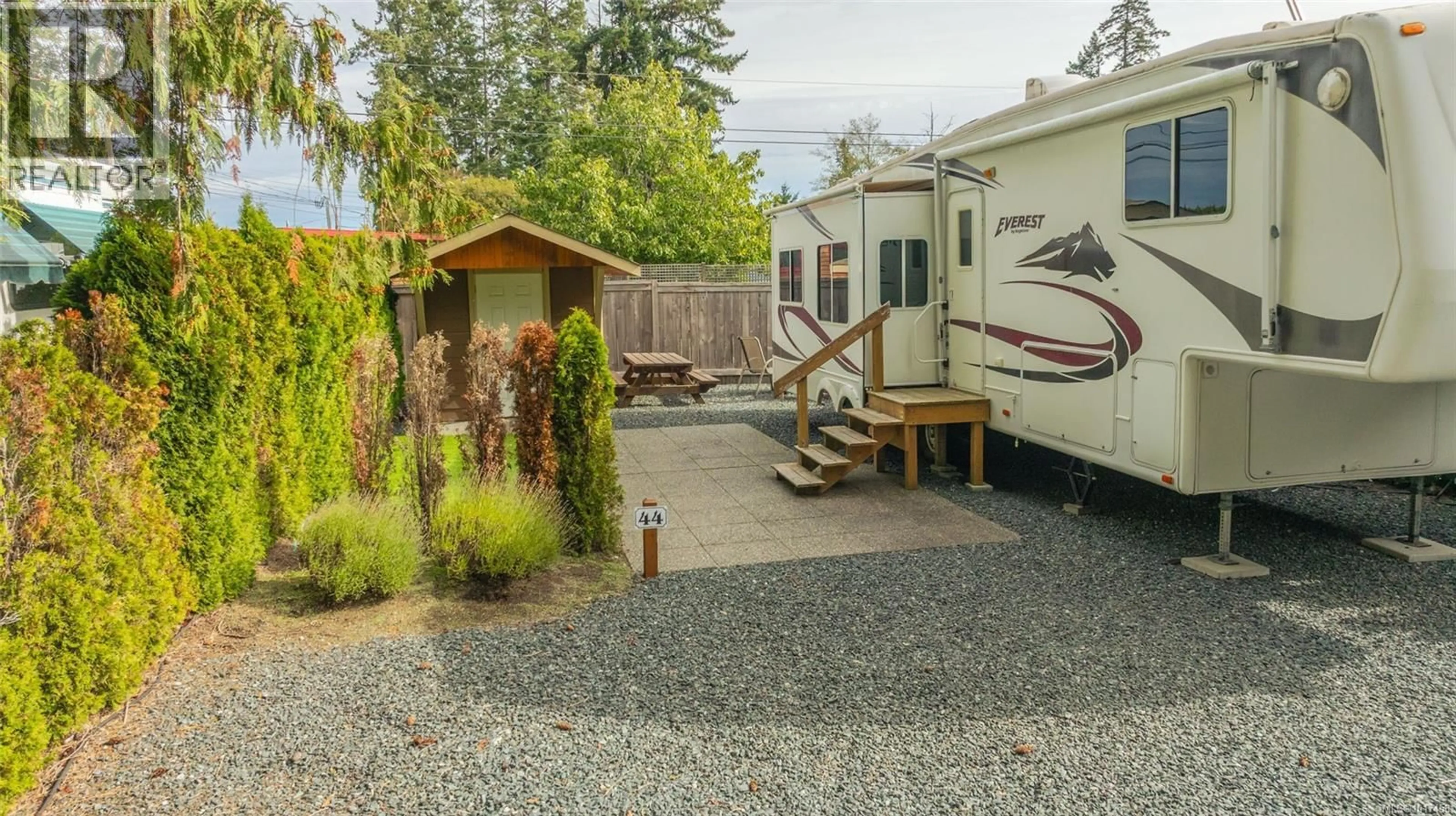 Patio, street for 44 - 6050 ISLAND HIGHWAY, Qualicum Beach British Columbia V9K2E1