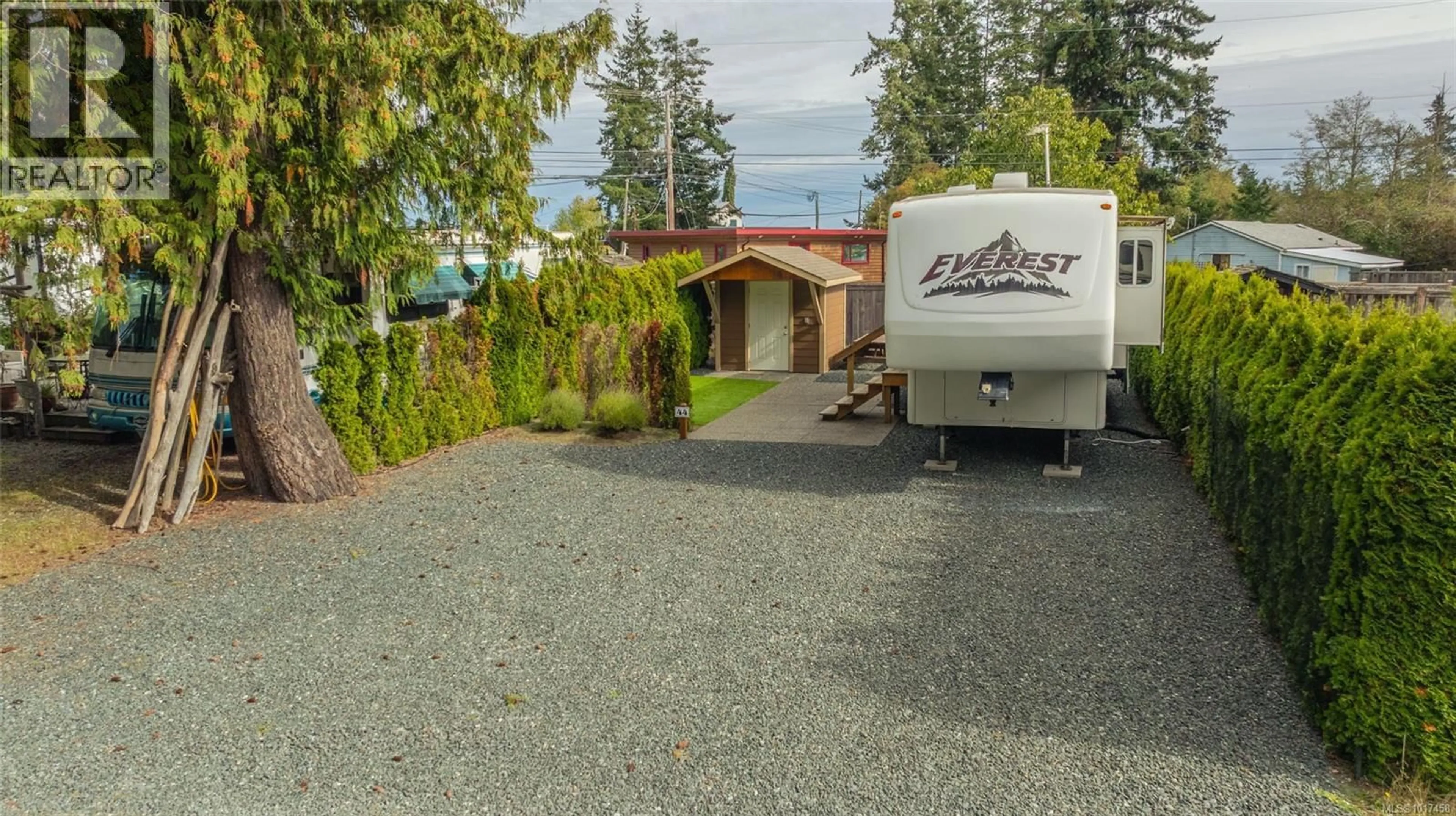 Patio, street for 44 - 6050 ISLAND HIGHWAY, Qualicum Beach British Columbia V9K2E1