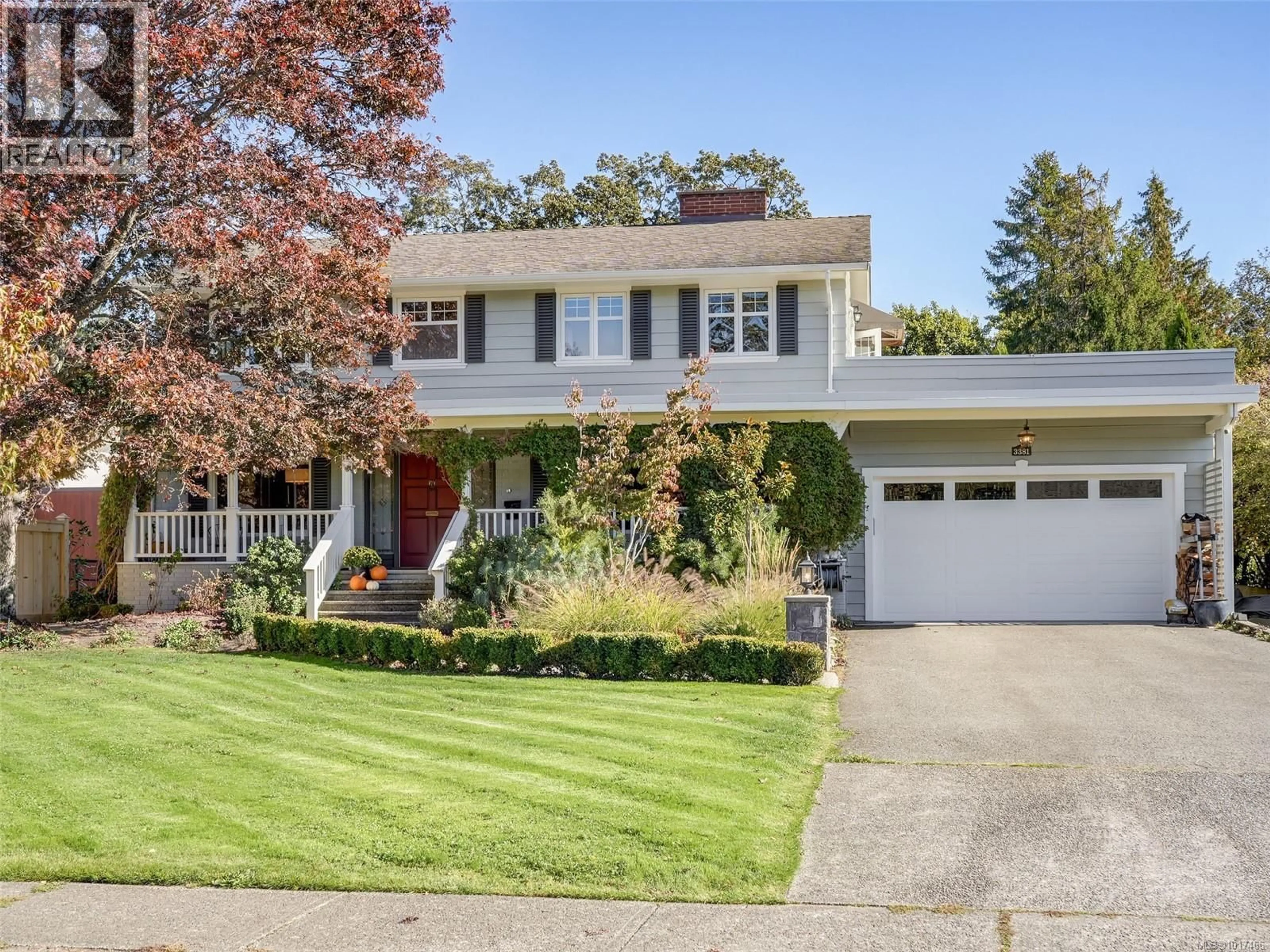Home with vinyl exterior material, street for 3381 WOODBURN AVENUE, Oak Bay British Columbia V8P5B8