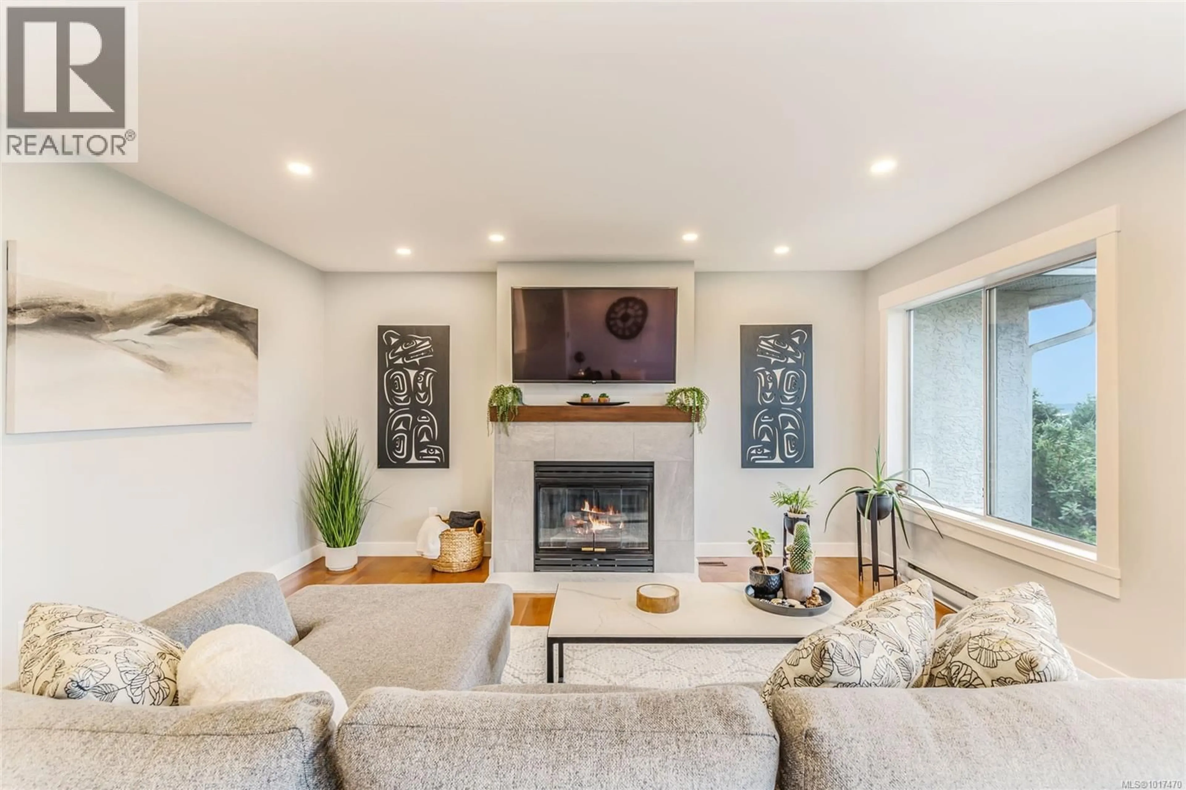 Living room with furniture, unknown for 978 HIGHVIEW TERRACE, Nanaimo British Columbia V9R6K5