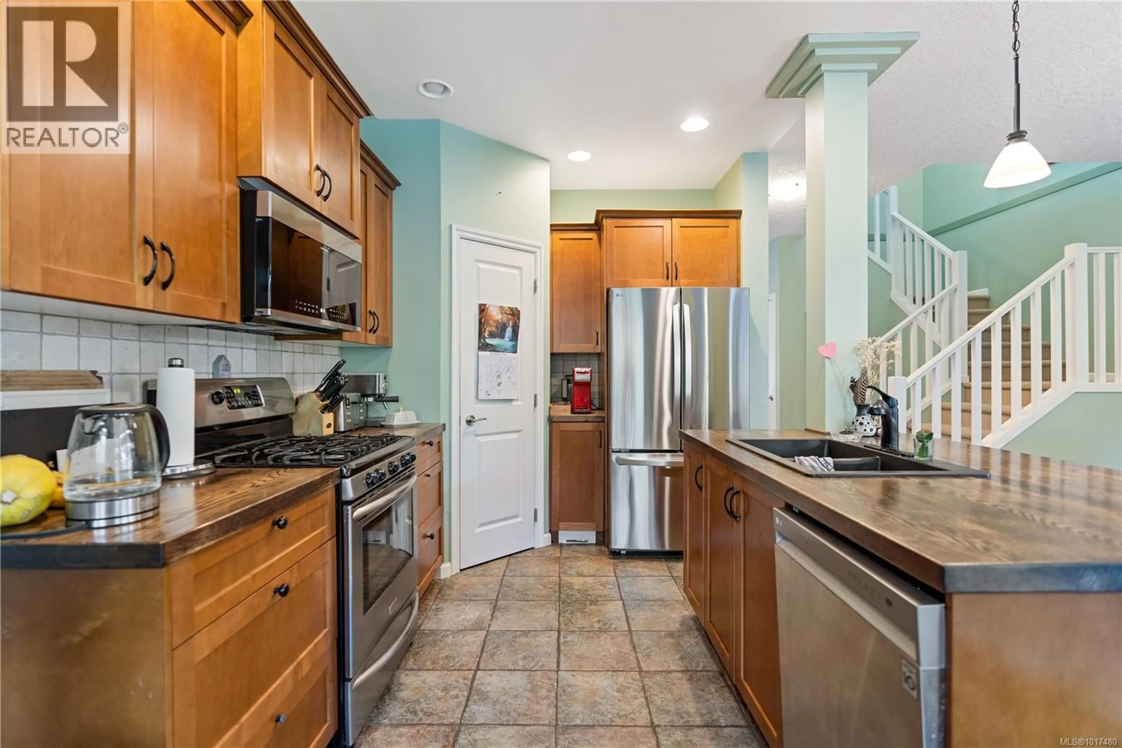 Standard kitchen, ceramic/tile floor for 6442 BIRCHVIEW WAY, Sooke British Columbia V9Z1J9