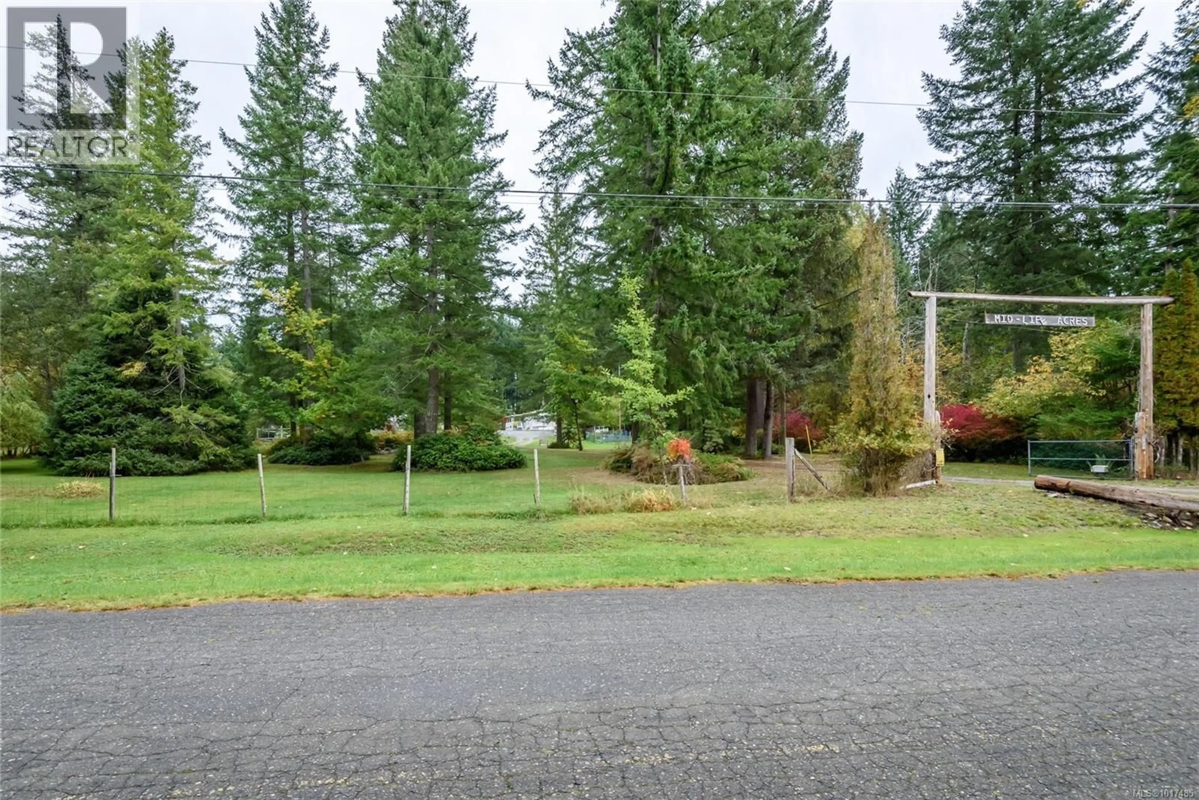 Patio, forest/trees view for A/B - 2826 BRUCE ROAD, Black Creek British Columbia V9J1B7