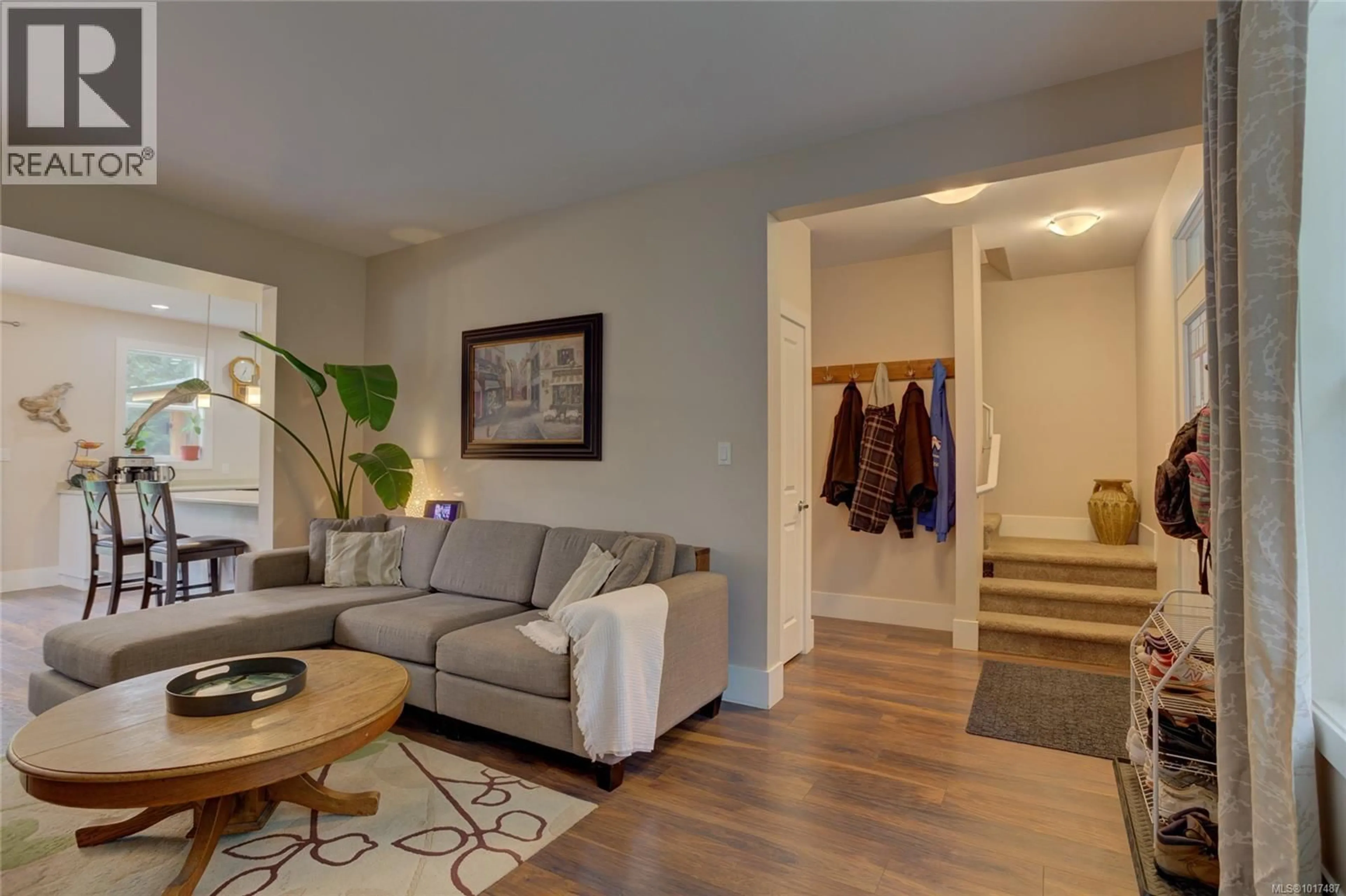 Living room with furniture, wood/laminate floor for 2 - 6740 CONSIDINE AVENUE, Duncan British Columbia V9L5X2