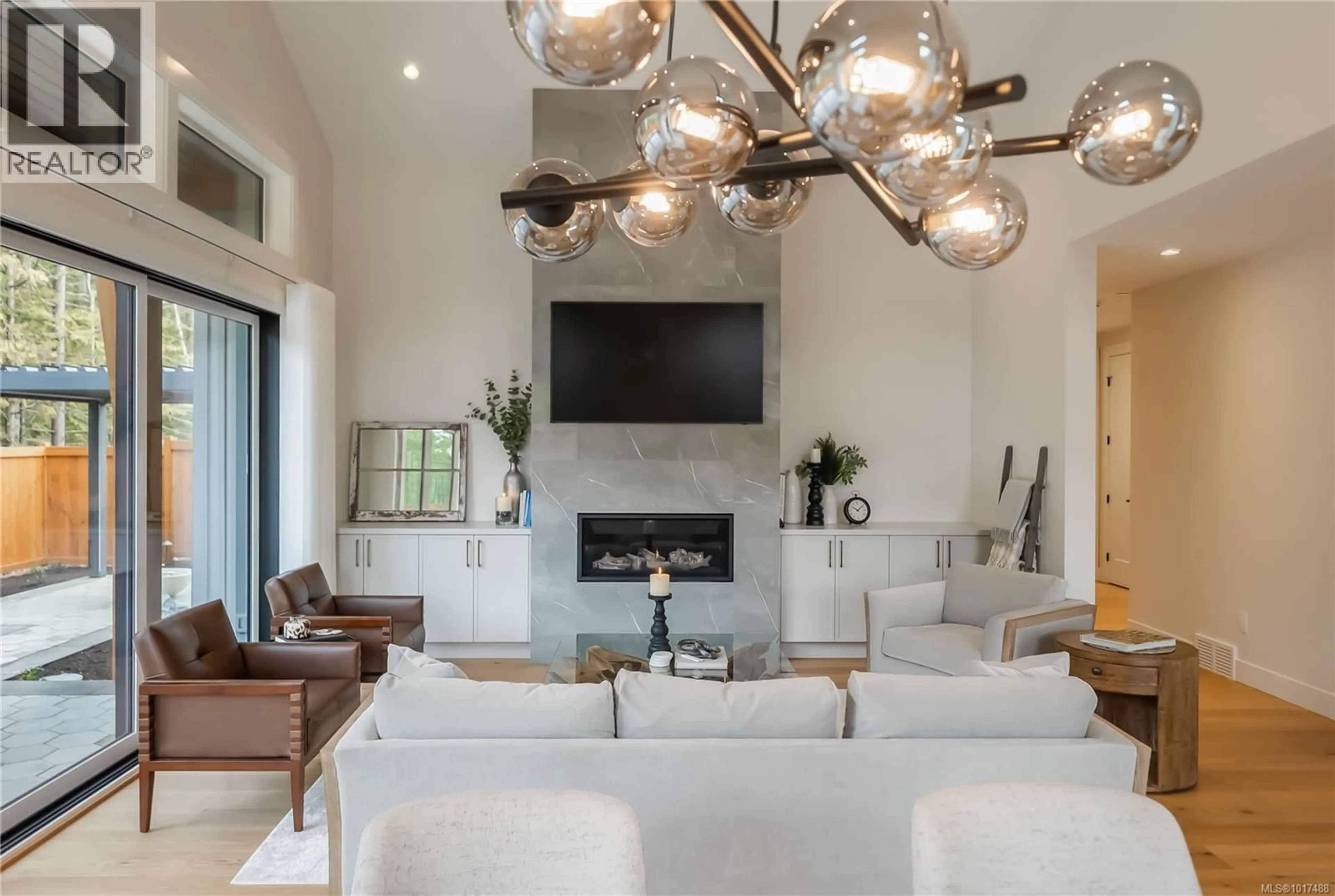 Living room with furniture, unknown for 530 HOLE-IN-ONE DRIVE, Qualicum Beach British Columbia V9P1M5