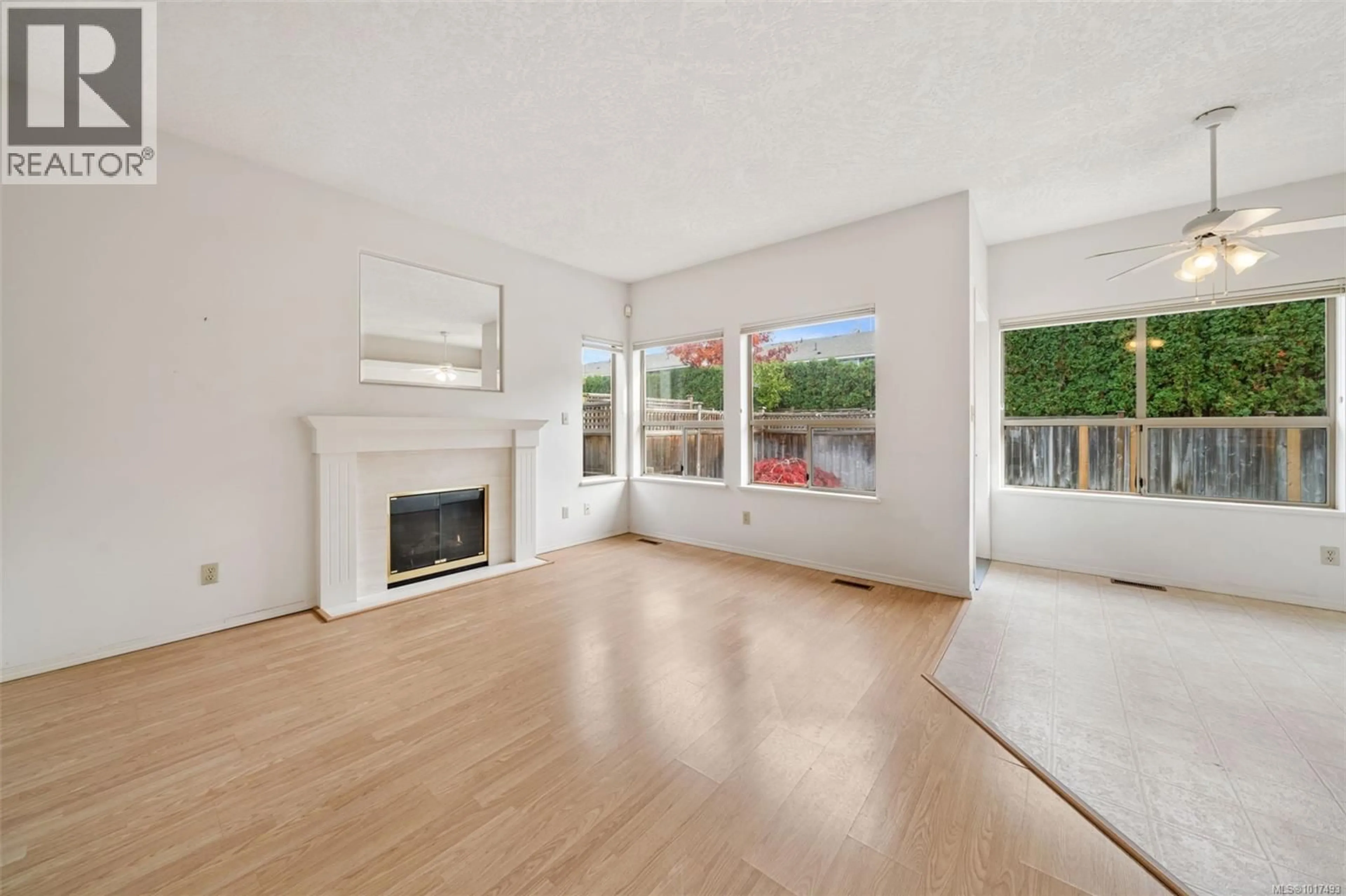 A pic of a room for 102 - 4515 PIPELINE ROAD, Saanich British Columbia V8Z5M3