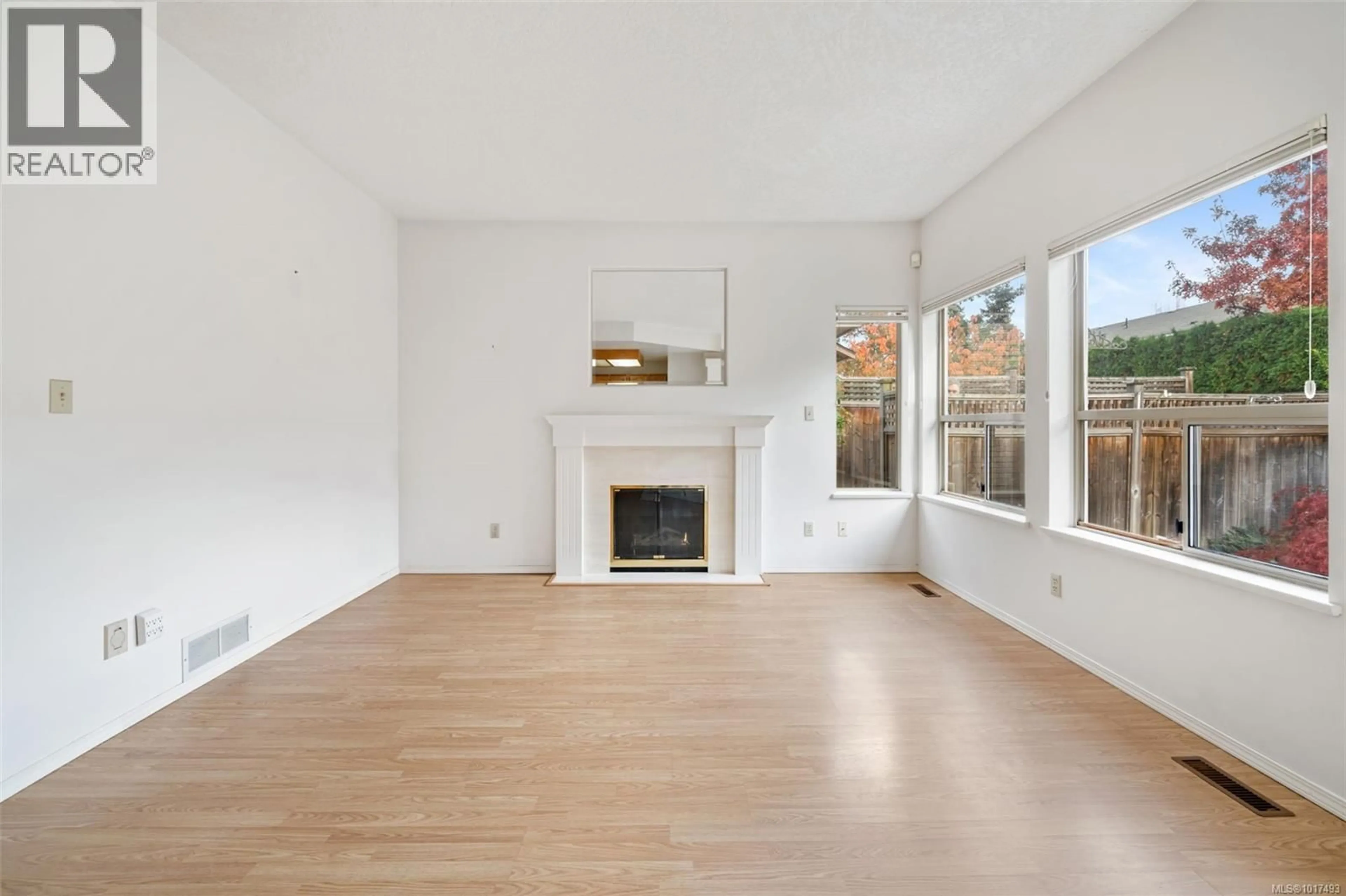 A pic of a room for 102 - 4515 PIPELINE ROAD, Saanich British Columbia V8Z5M3