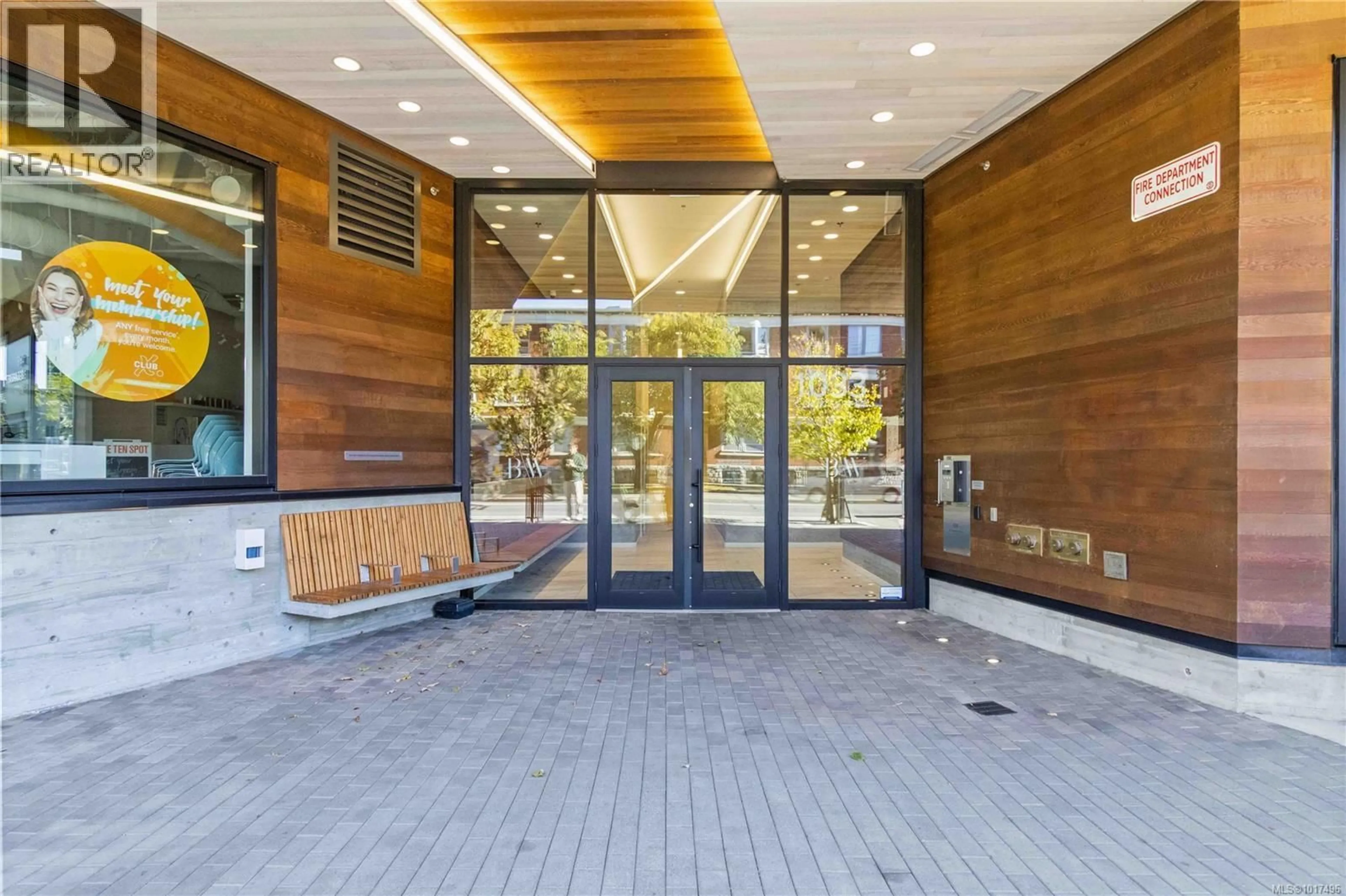 Indoor foyer for 409 - 1033 COOK STREET, Victoria British Columbia V8V0E1