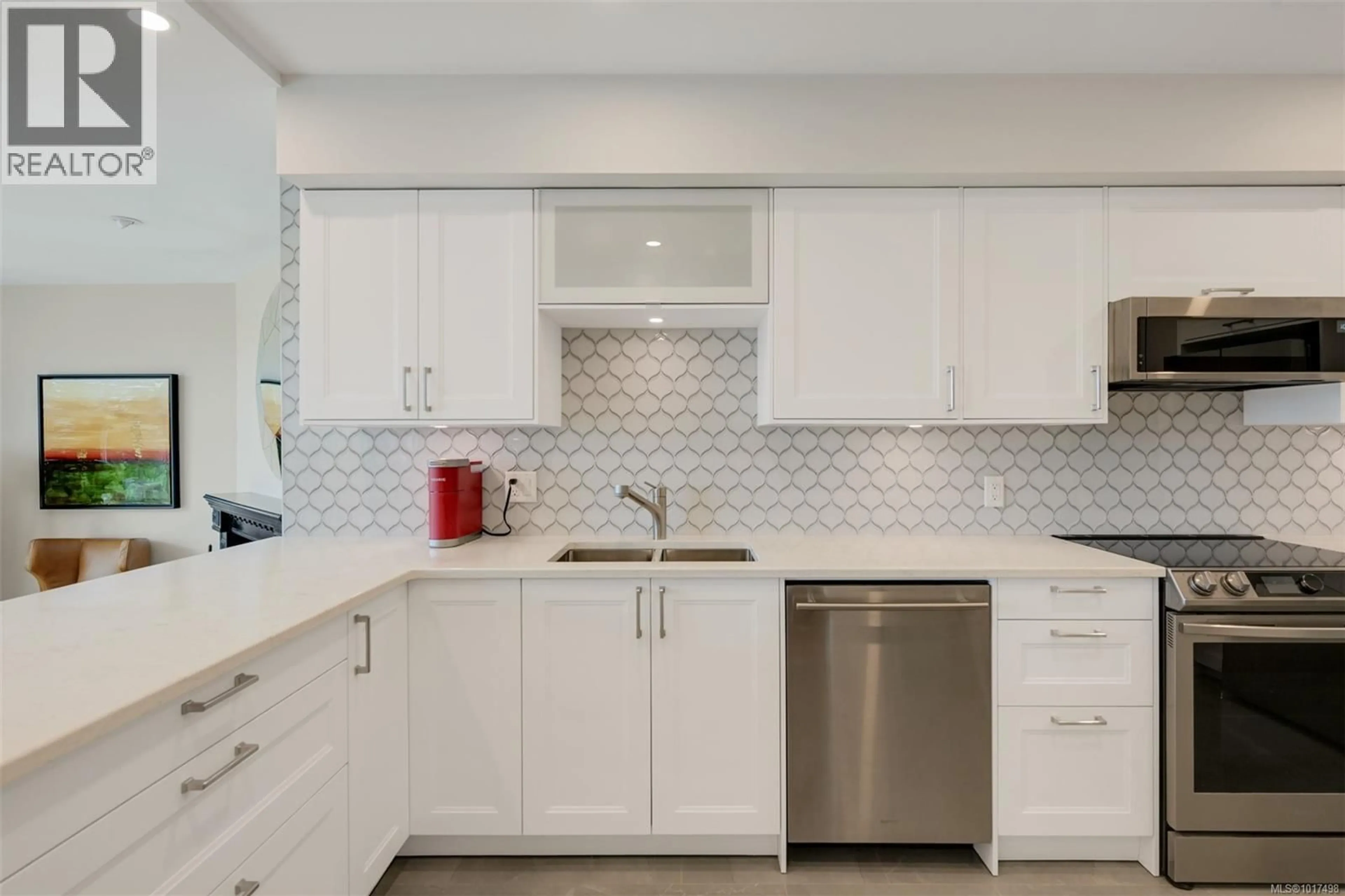Contemporary kitchen, ceramic/tile floor for 140 - 210 RUSSELL STREET, Victoria British Columbia V9A3X2