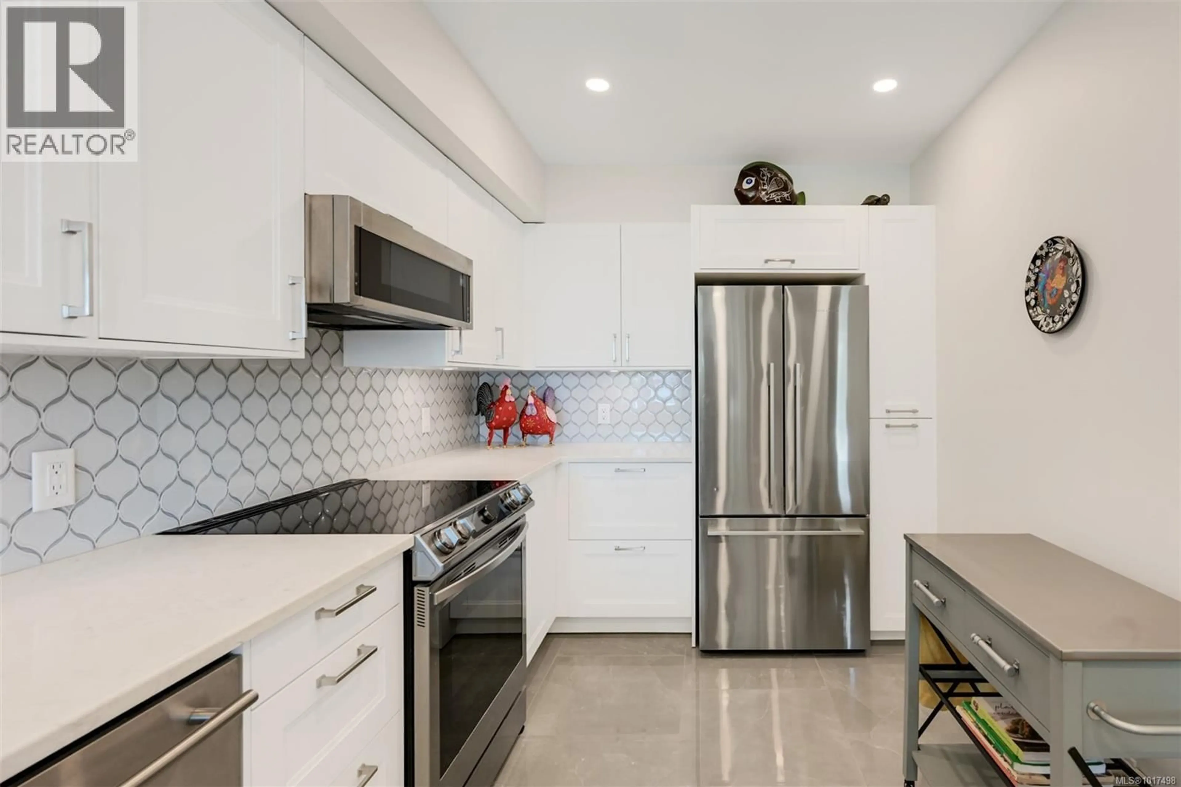 Contemporary kitchen, ceramic/tile floor for 140 - 210 RUSSELL STREET, Victoria British Columbia V9A3X2