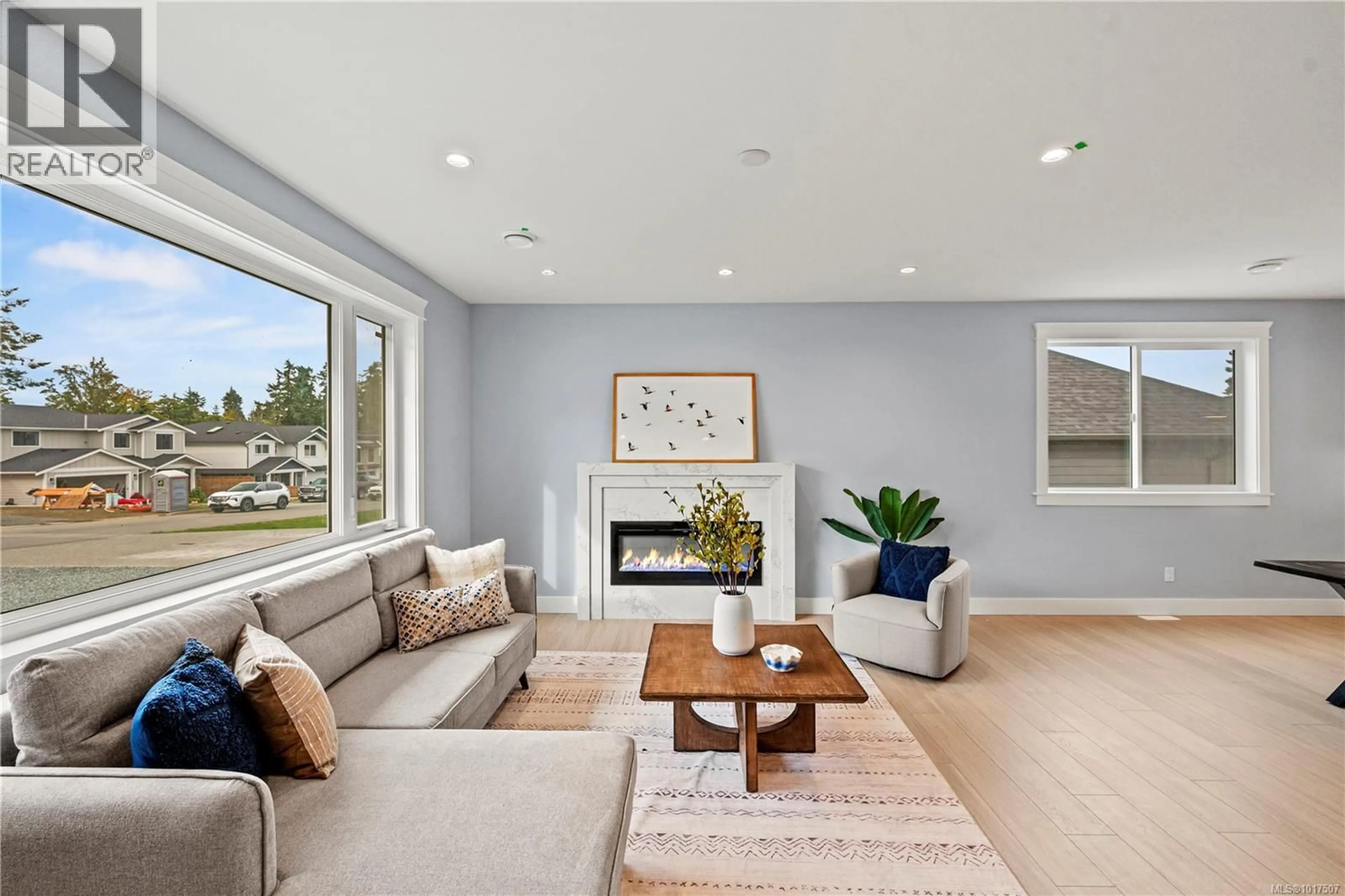 Living room with furniture, unknown for 4615 GALDWELL ROAD, Cowichan Bay British Columbia V0R1N1