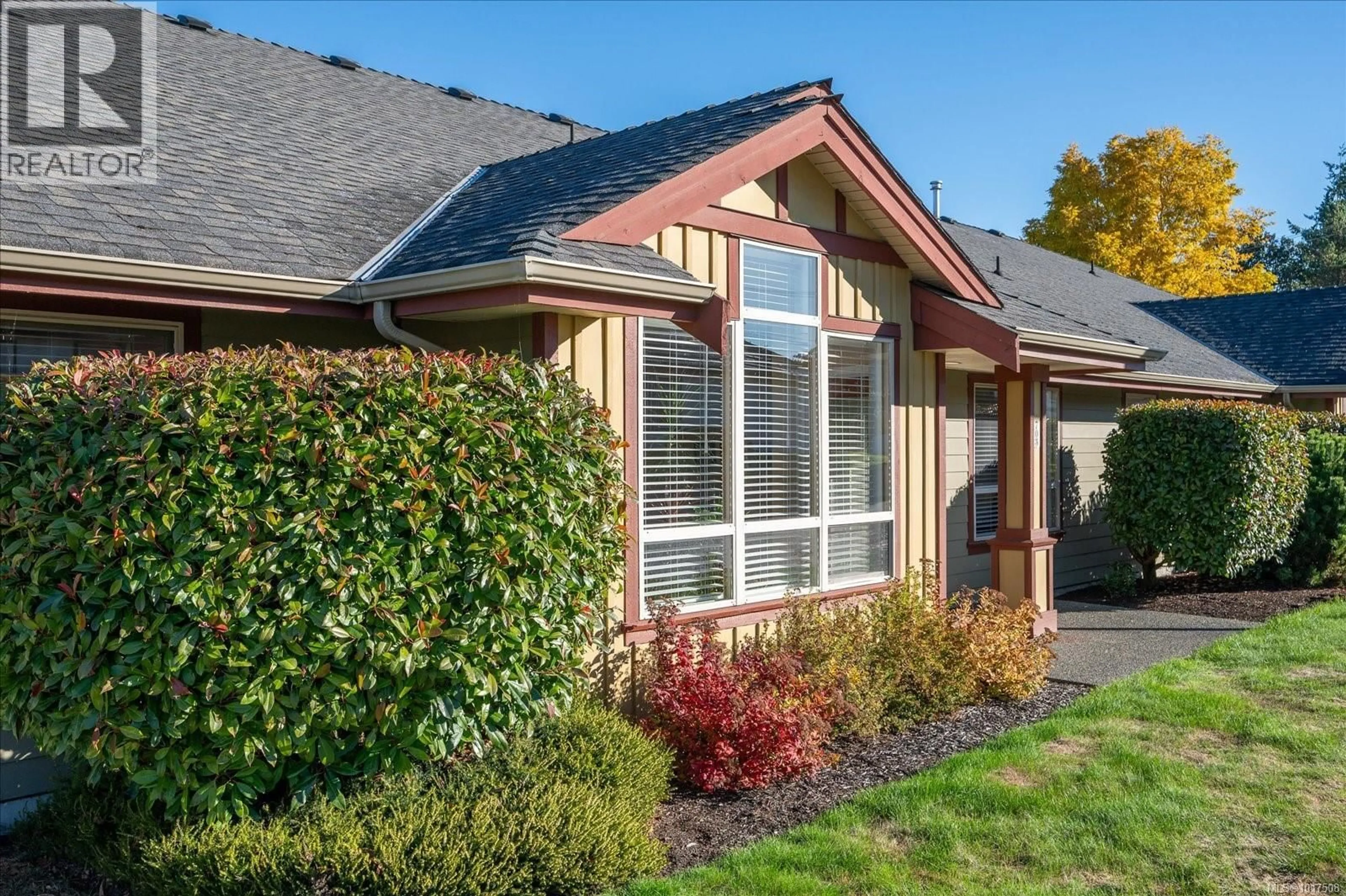 Home with vinyl exterior material, street for 703 - 261 MILLS STREET, Parksville British Columbia V9P2N5