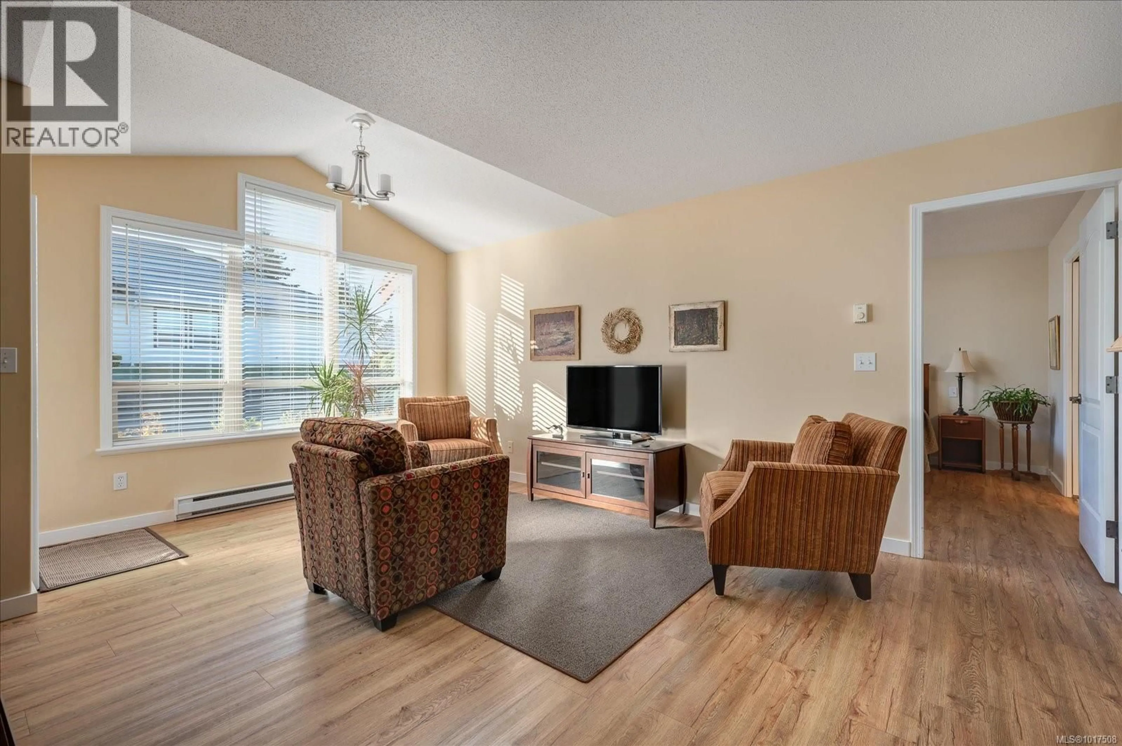 Living room with furniture, unknown for 703 - 261 MILLS STREET, Parksville British Columbia V9P2N5