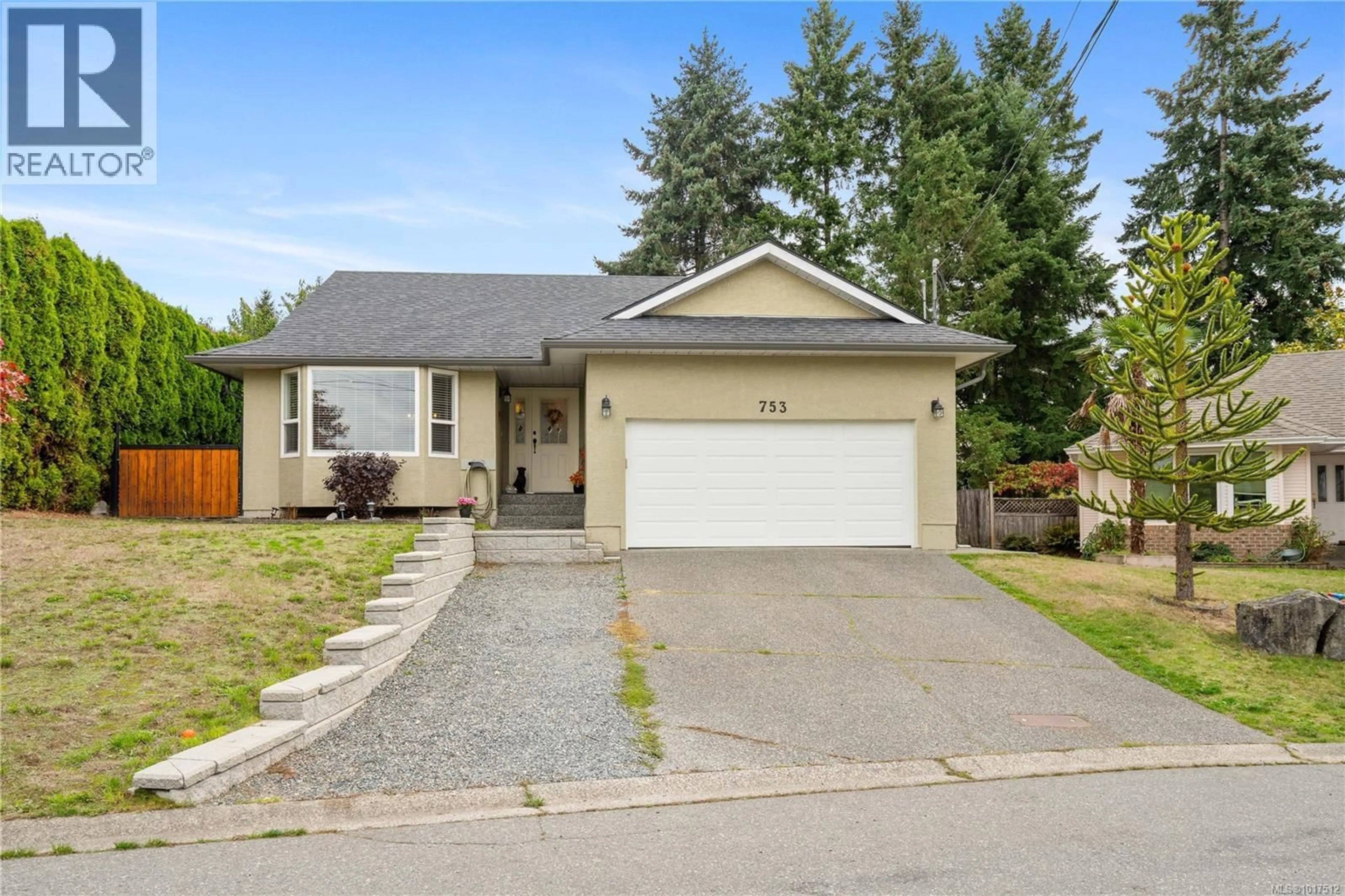 Home with vinyl exterior material, street for 753 DE FRANE COURT, Ladysmith British Columbia V9G1P1