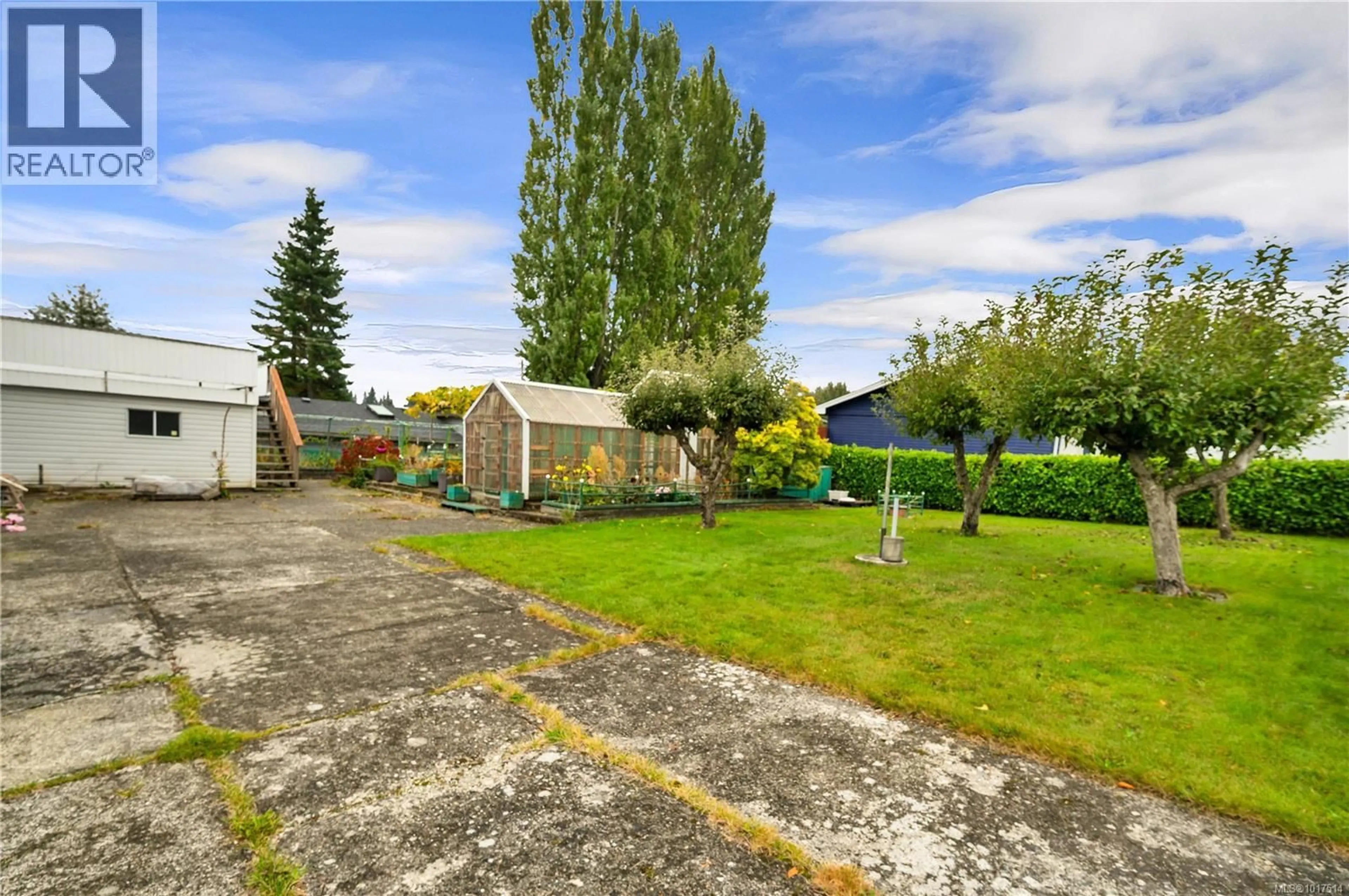 A pic from outside/outdoor area/front of a property/back of a property/a pic from drone, street for 816 ALDER STREET SOUTH, Campbell River British Columbia V9W1Z3