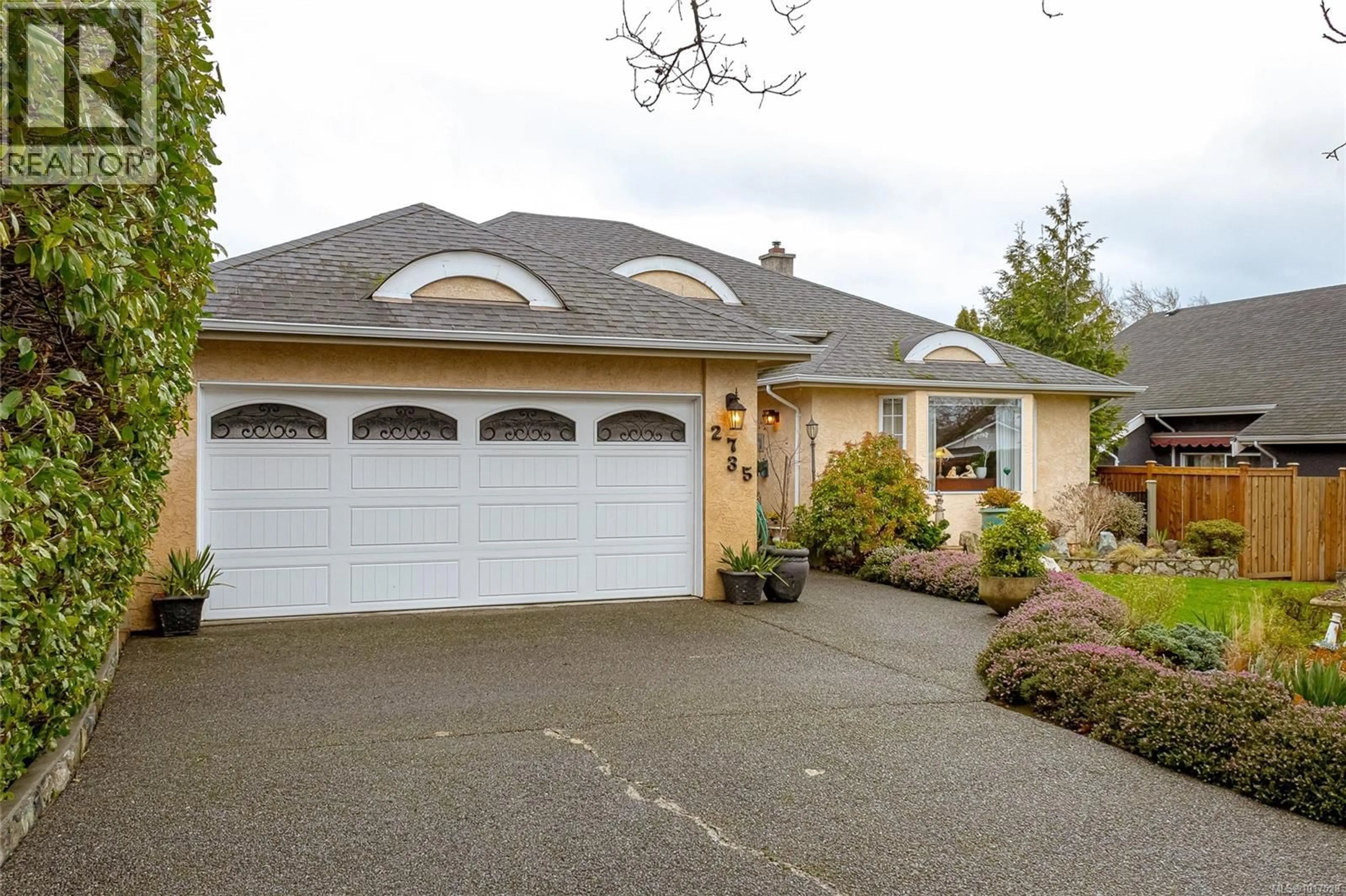 Home with vinyl exterior material, street for 2735 CADBORO BAY ROAD, Oak Bay British Columbia V8R5J6