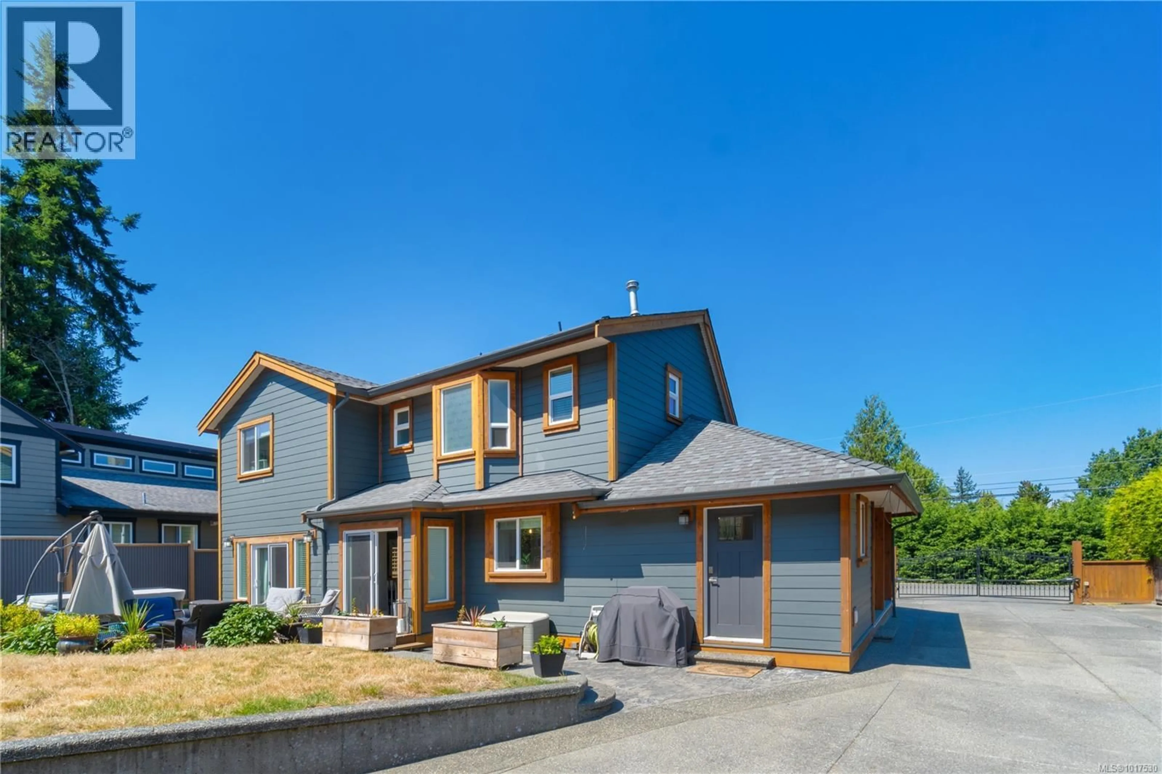 Home with vinyl exterior material, street for 5541 WESTDALE ROAD, Nanaimo British Columbia V9V1G4
