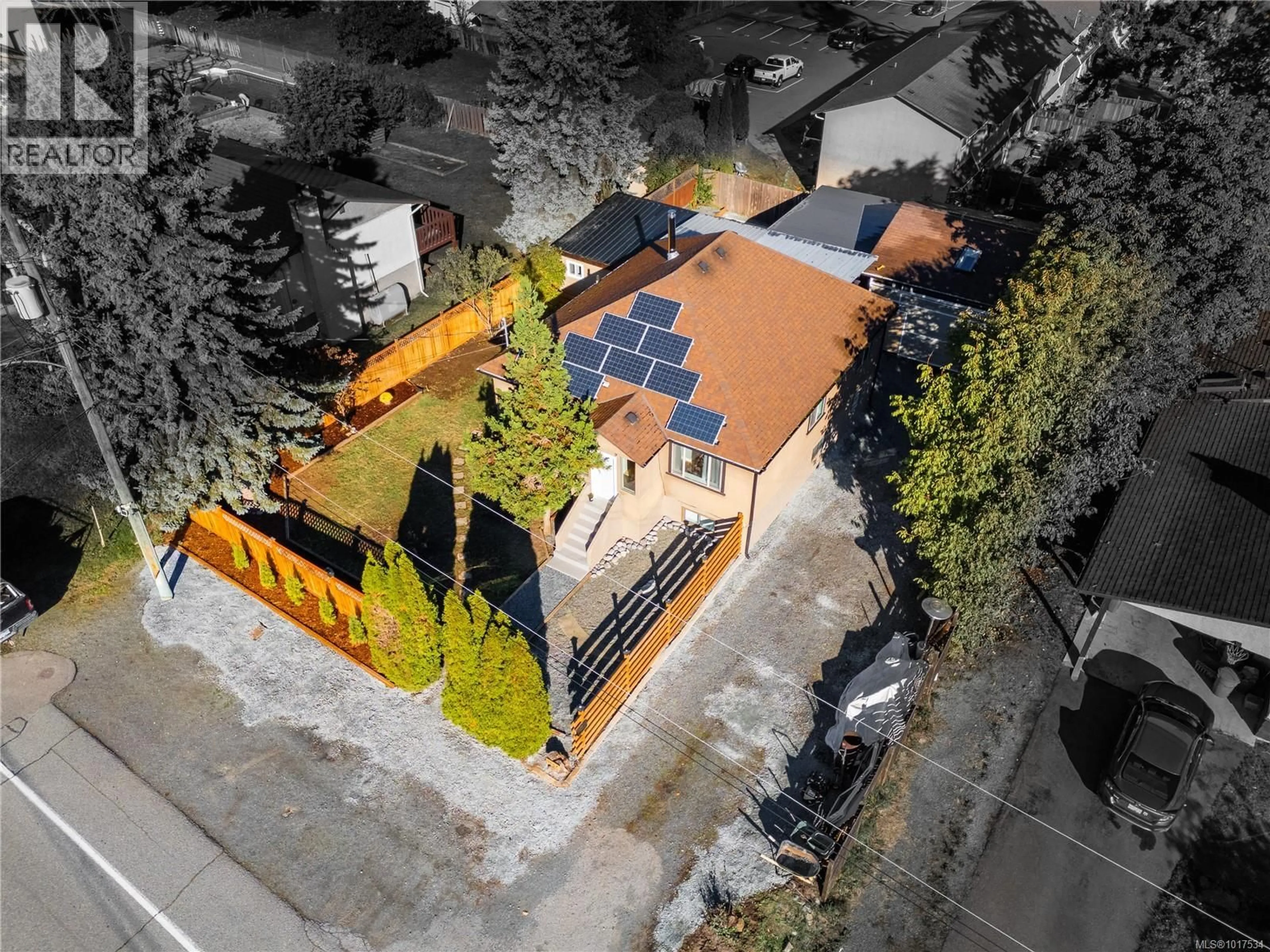 A pic from outside/outdoor area/front of a property/back of a property/a pic from drone, street for 3067 GEORGE STREET, Duncan British Columbia V9L2B1