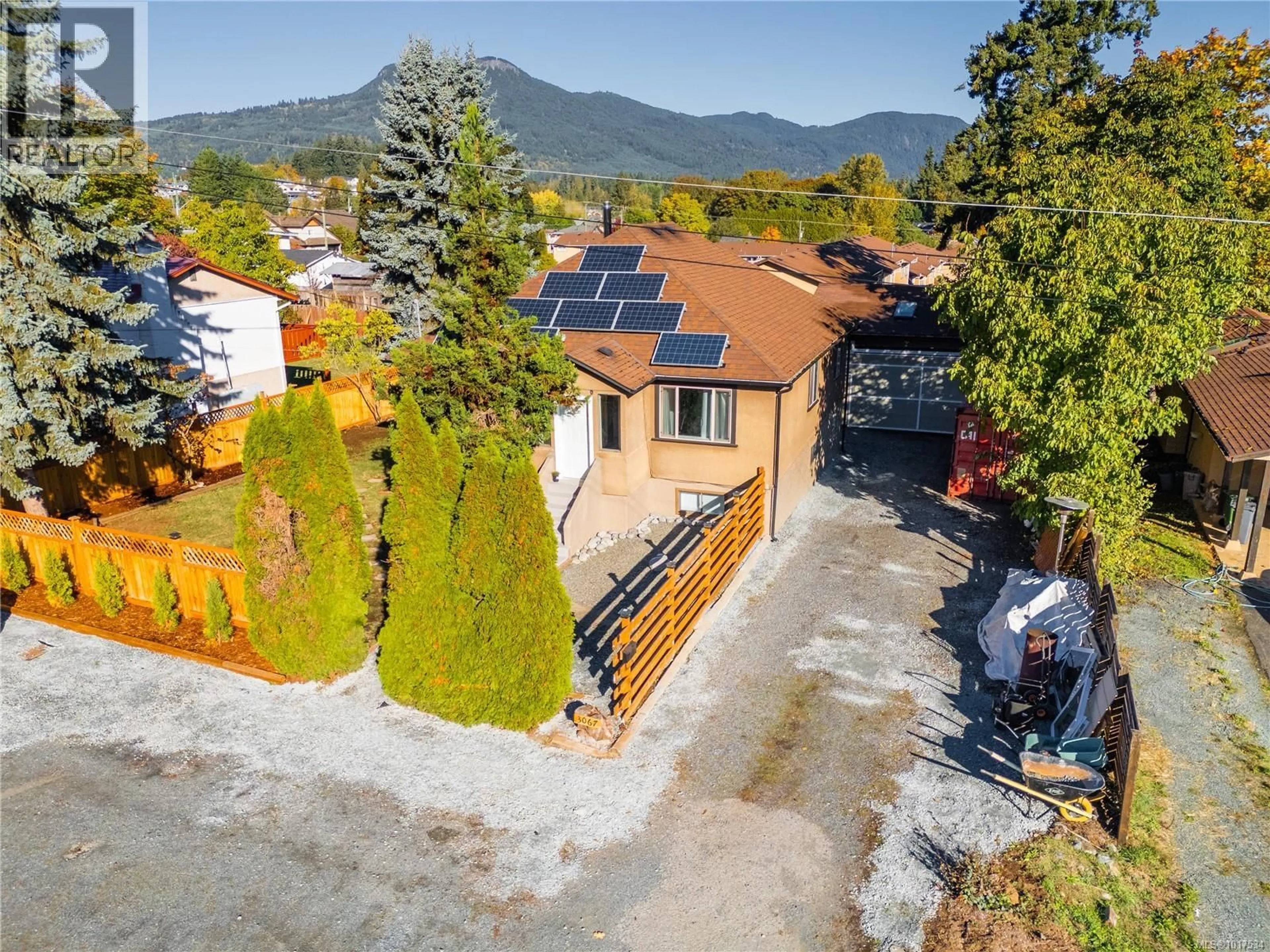 A pic from outside/outdoor area/front of a property/back of a property/a pic from drone, unknown for 3067 GEORGE STREET, Duncan British Columbia V9L2B1