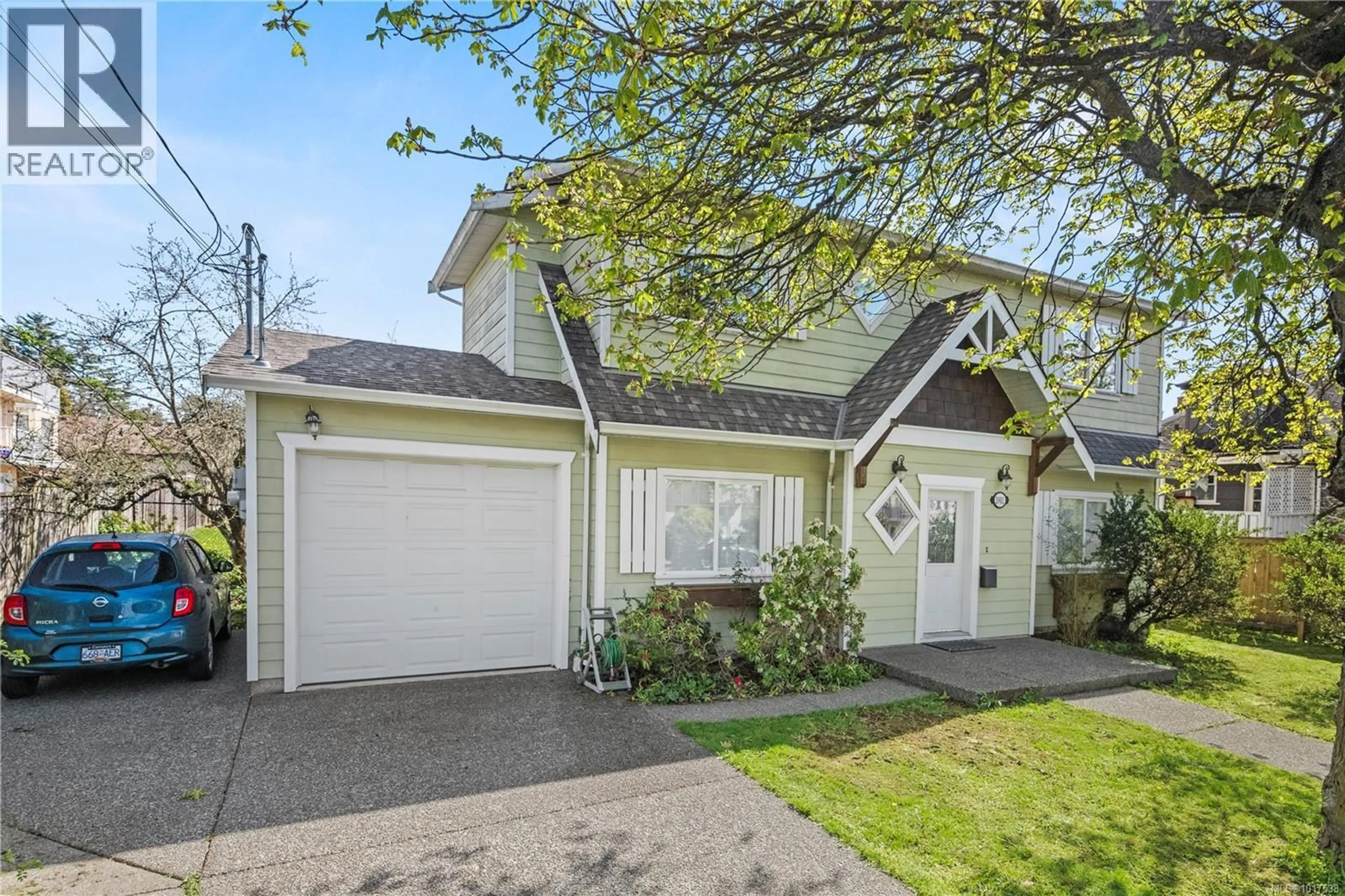 Home with vinyl exterior material, street for 2901 HARRIET ROAD, Victoria British Columbia V8T4N4