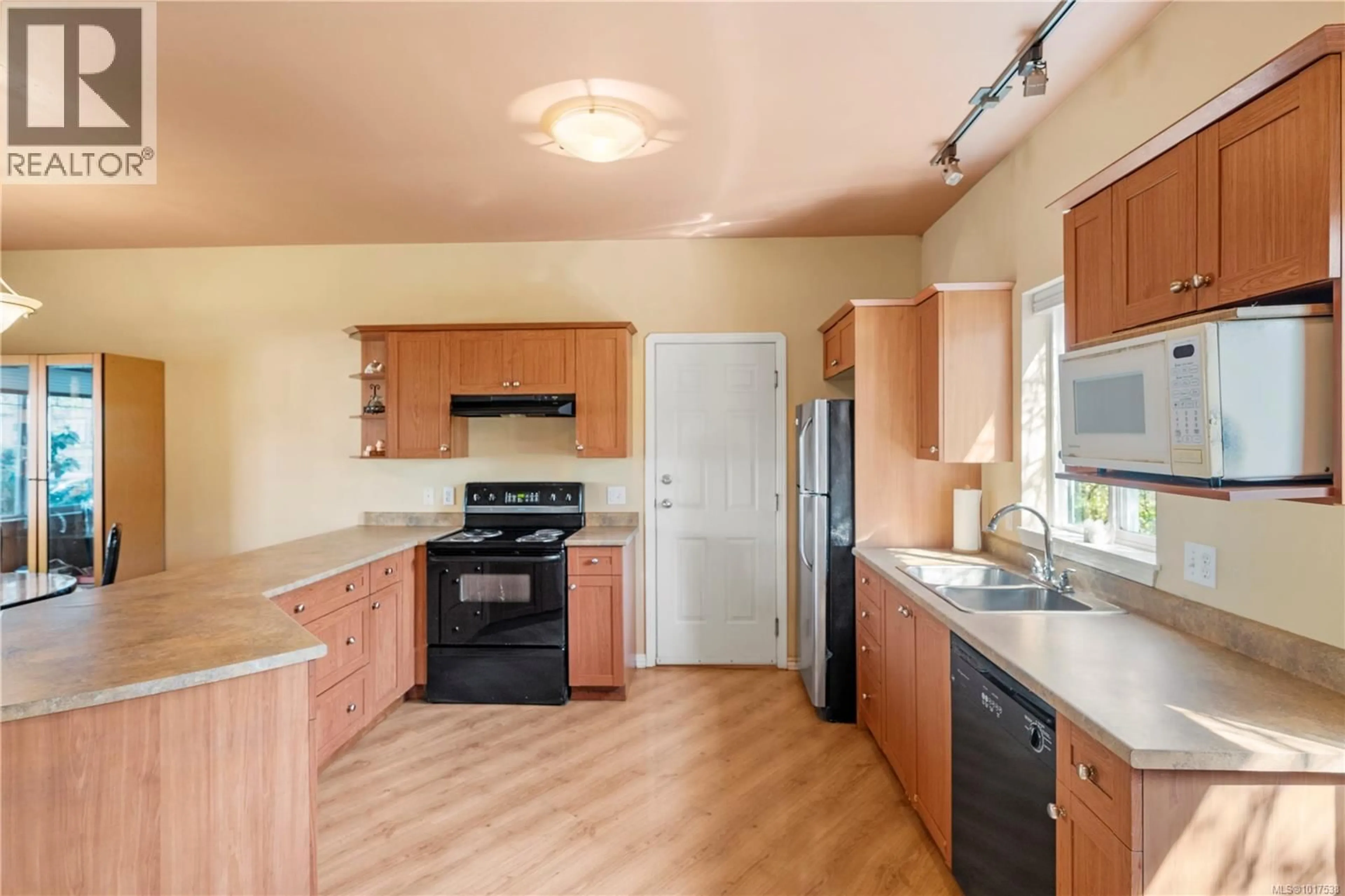 Standard kitchen, wood/laminate floor for 2901 HARRIET ROAD, Victoria British Columbia V8T4N4