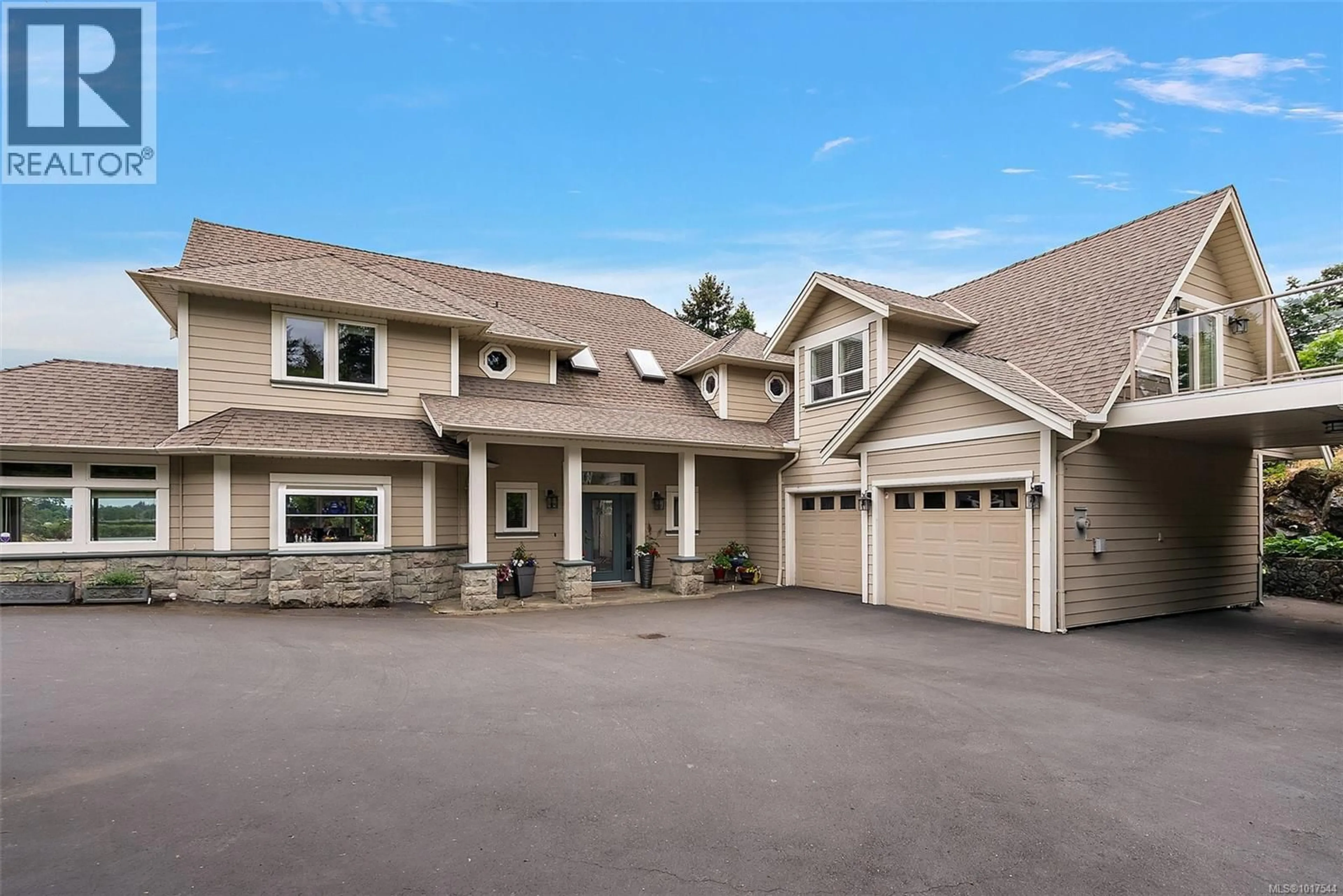 Home with vinyl exterior material, unknown for 8 LIGHTHOUSE LANE, View Royal British Columbia V9B1A6