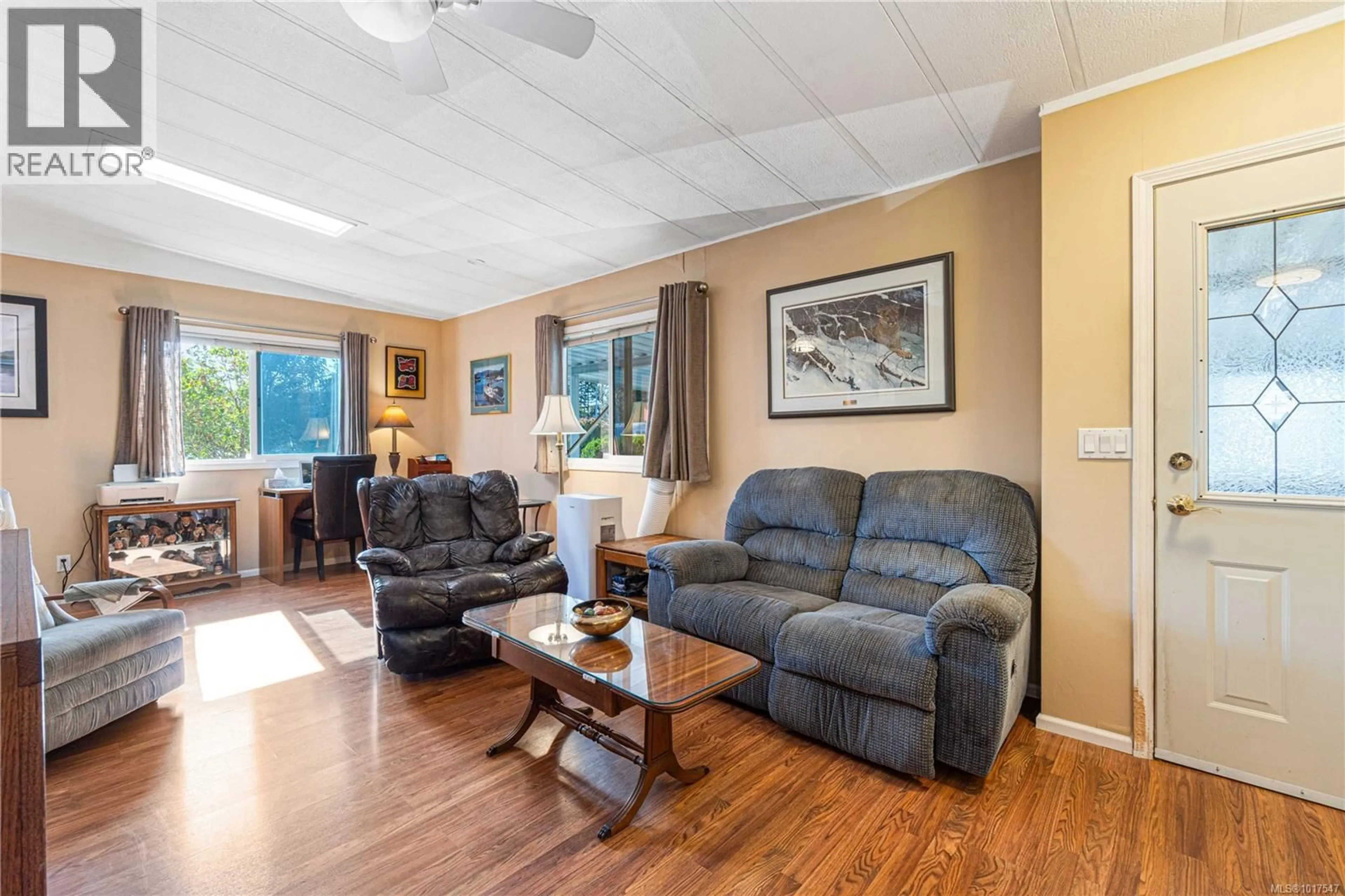 Living room with furniture, unknown for 40 - 2501 LABIEUX ROAD, Nanaimo British Columbia V9T5A6