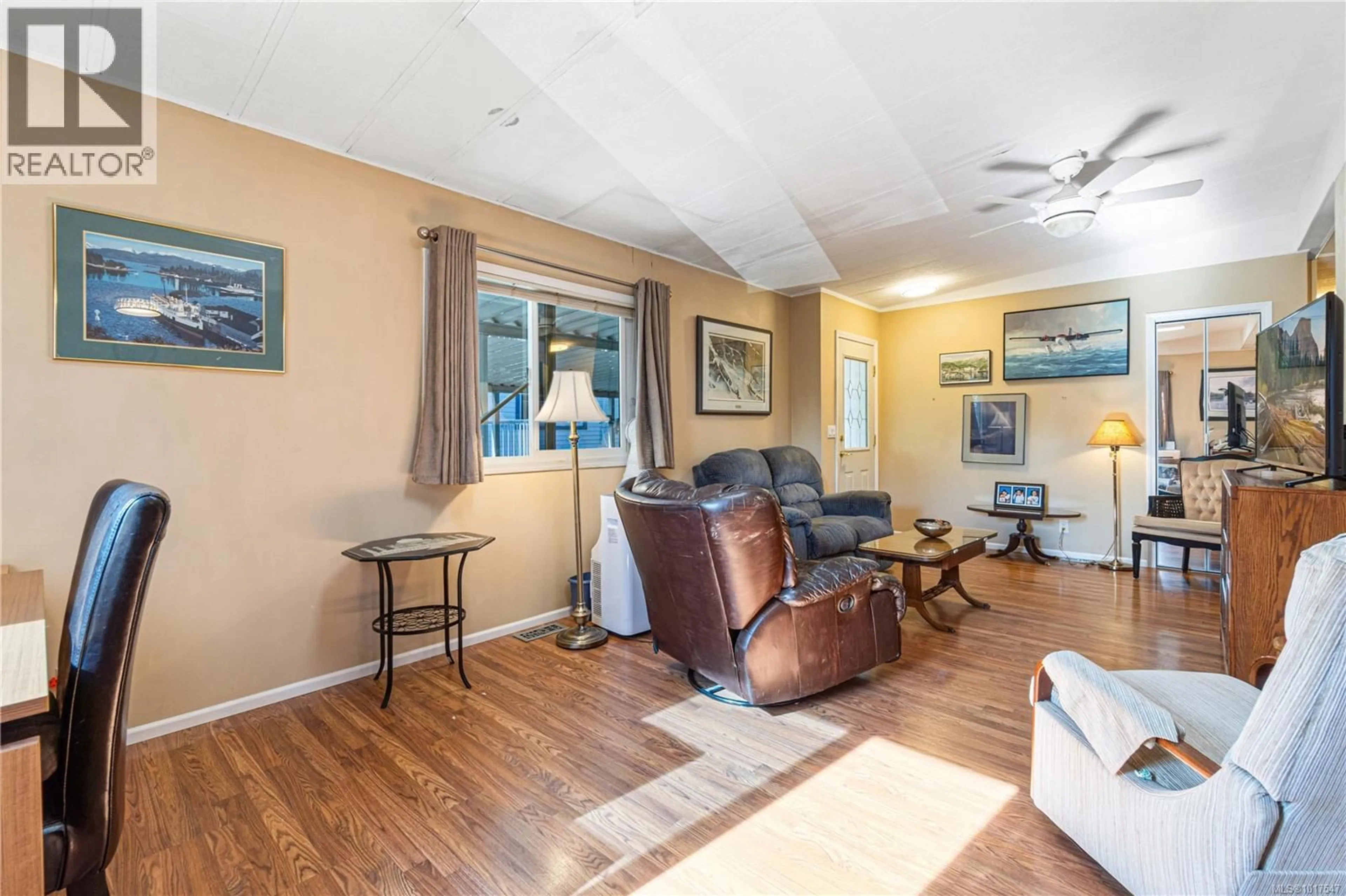 Living room with furniture, unknown for 40 - 2501 LABIEUX ROAD, Nanaimo British Columbia V9T5A6