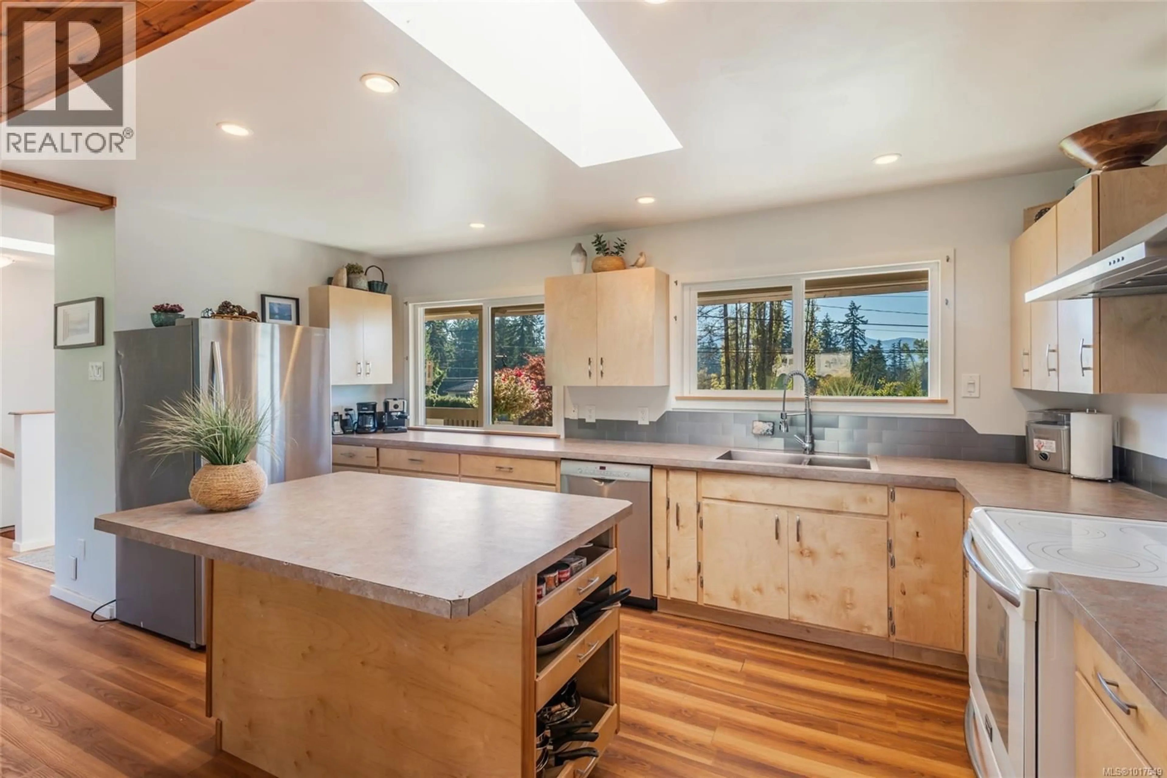 Open concept kitchen, unknown for 6411 BEAVER CREEK ROAD, Port Alberni British Columbia V9Y8L3