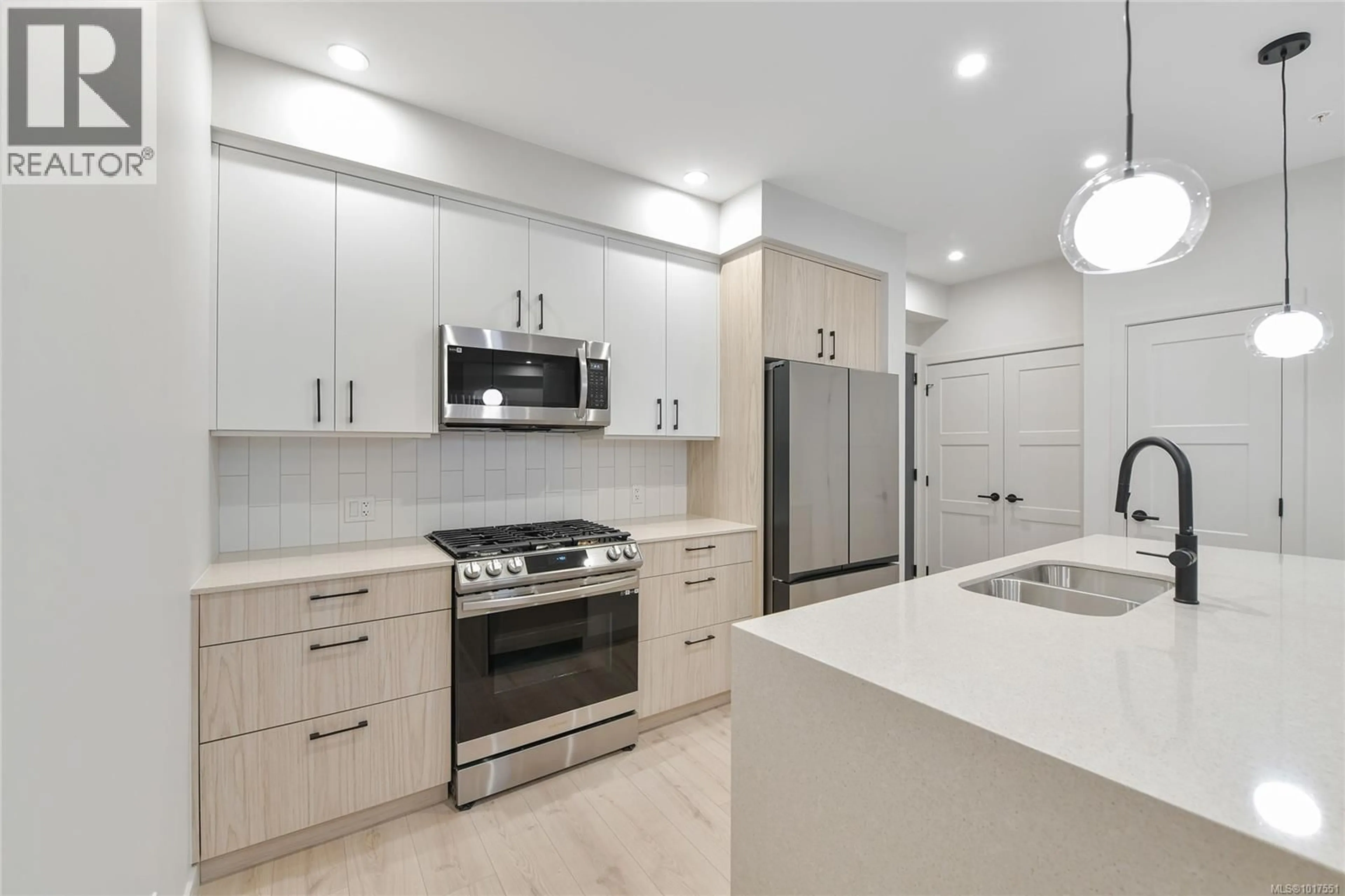 Open concept kitchen, ceramic/tile floor for 308 - 947 WHIRLAWAY CRESCENT, Langford British Columbia V9B6W6