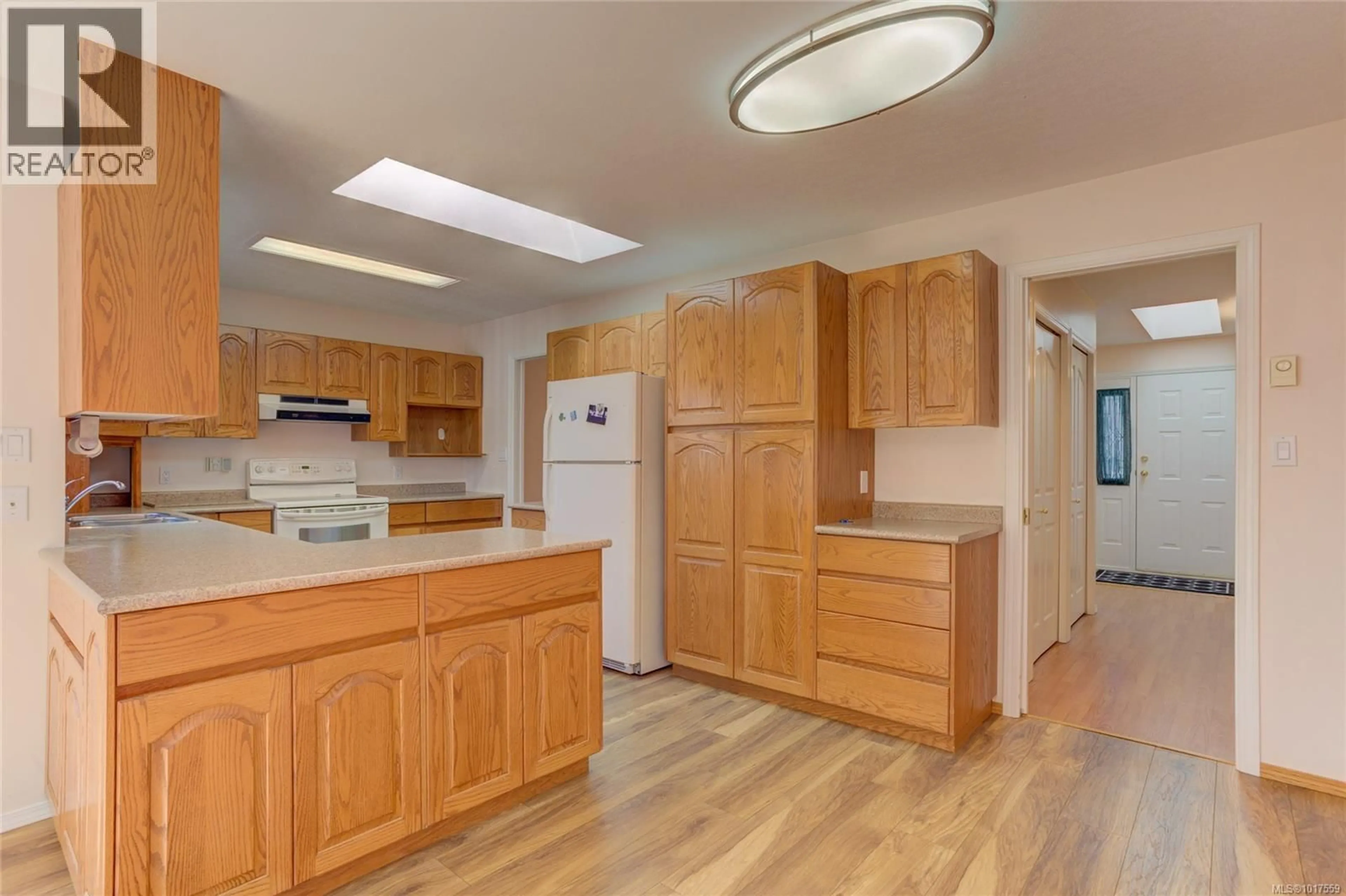 Standard kitchen, wood/laminate floor for 3314 AUCHINACHIE ROAD, Duncan British Columbia V9L3Z9