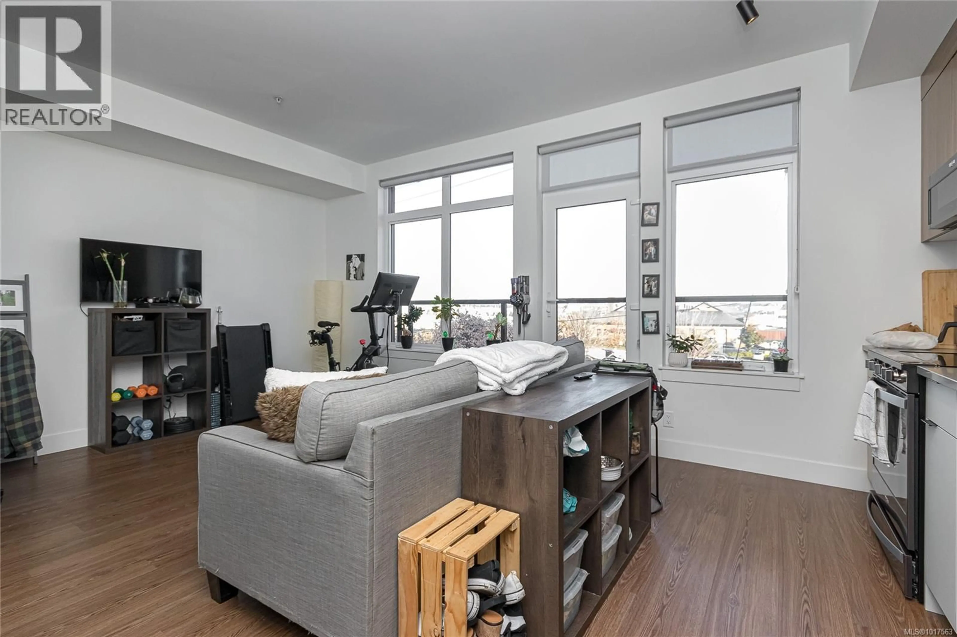 Living room with furniture, unknown for 316 - 515 CHATHAM STREET, Victoria British Columbia V8T0C8