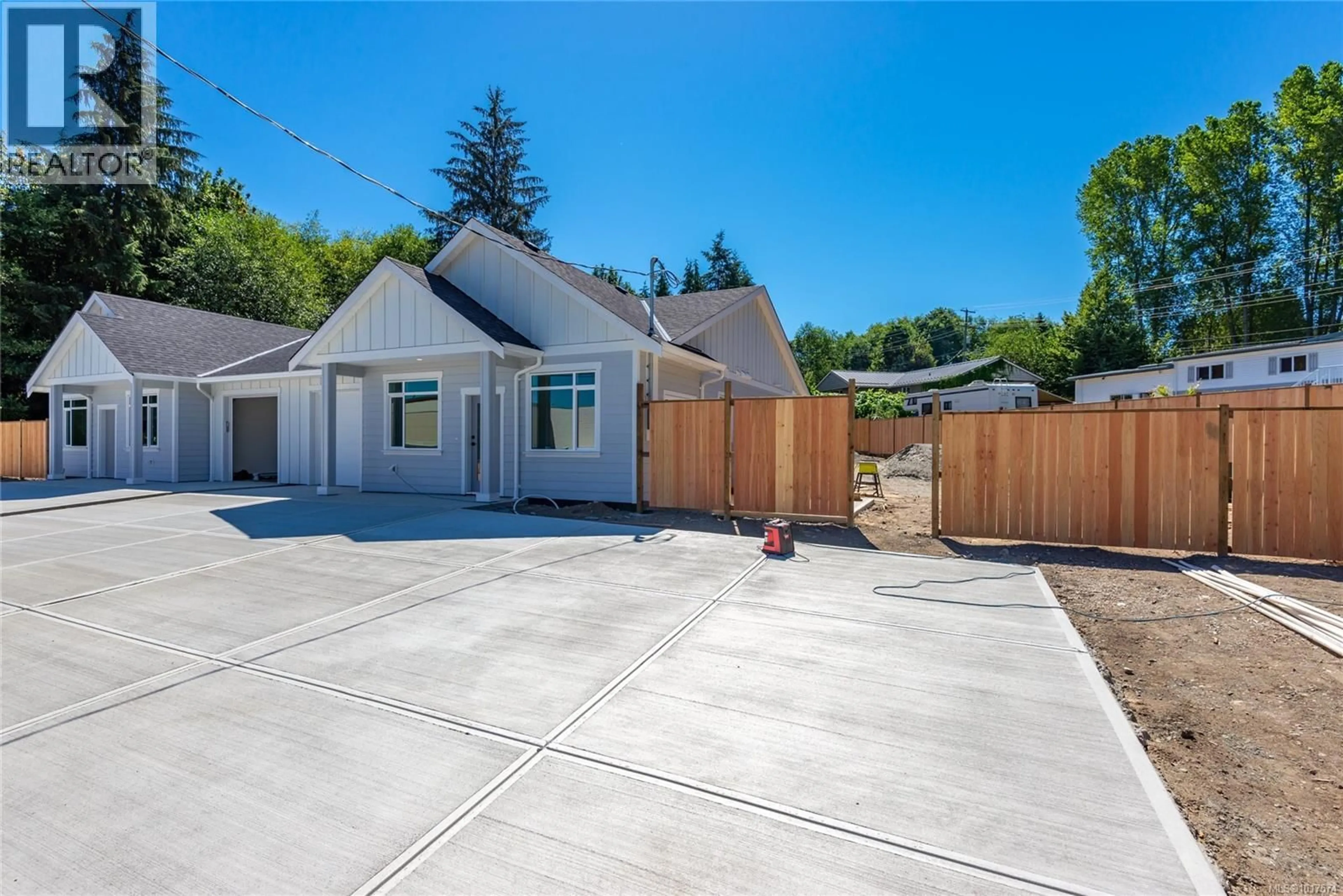 A pic from outside/outdoor area/front of a property/back of a property/a pic from drone, street for A - 1025 9TH AVENUE, Campbell River British Columbia V9W4A8