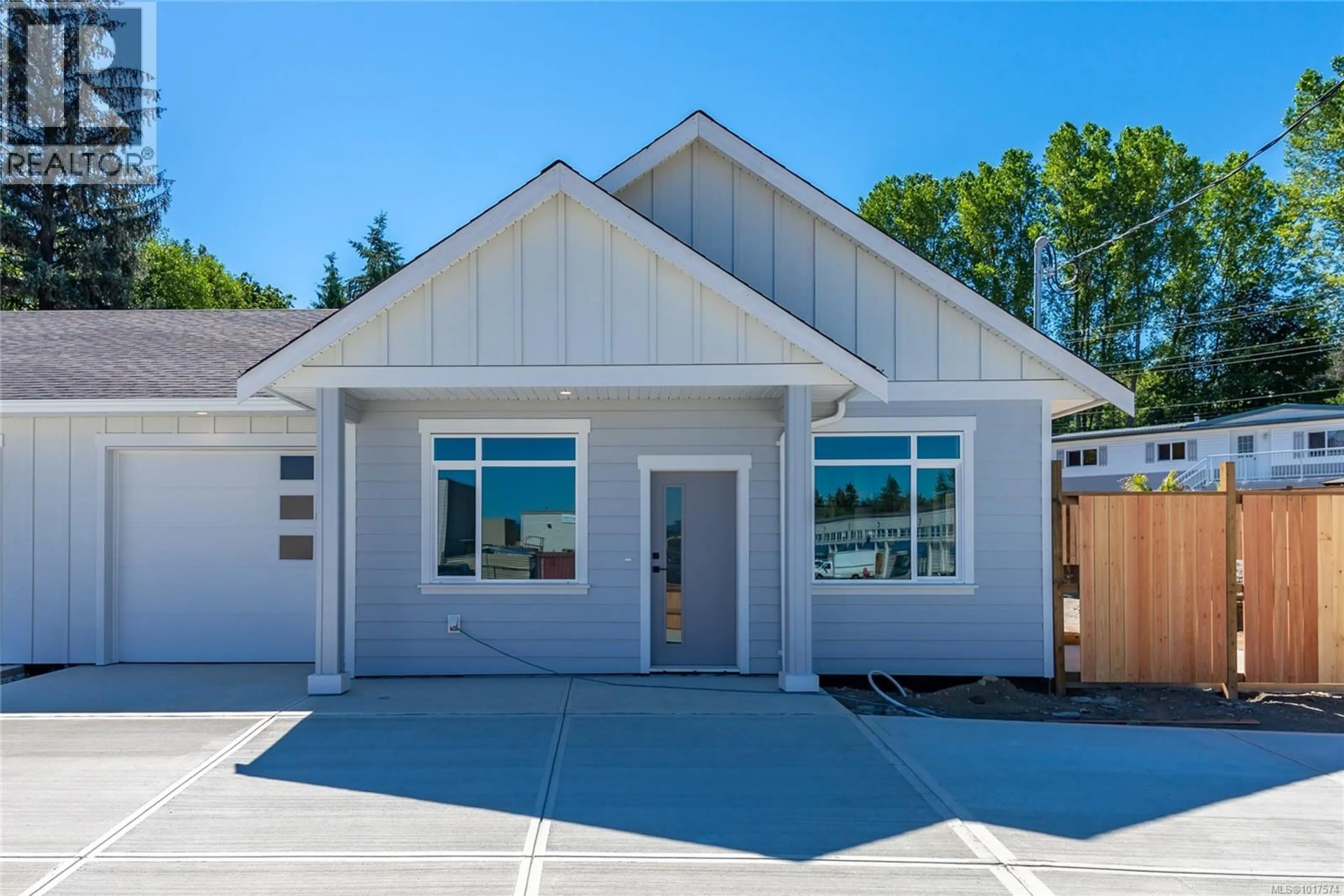 Home with vinyl exterior material, unknown for A - 1025 9TH AVENUE, Campbell River British Columbia V9W4A8