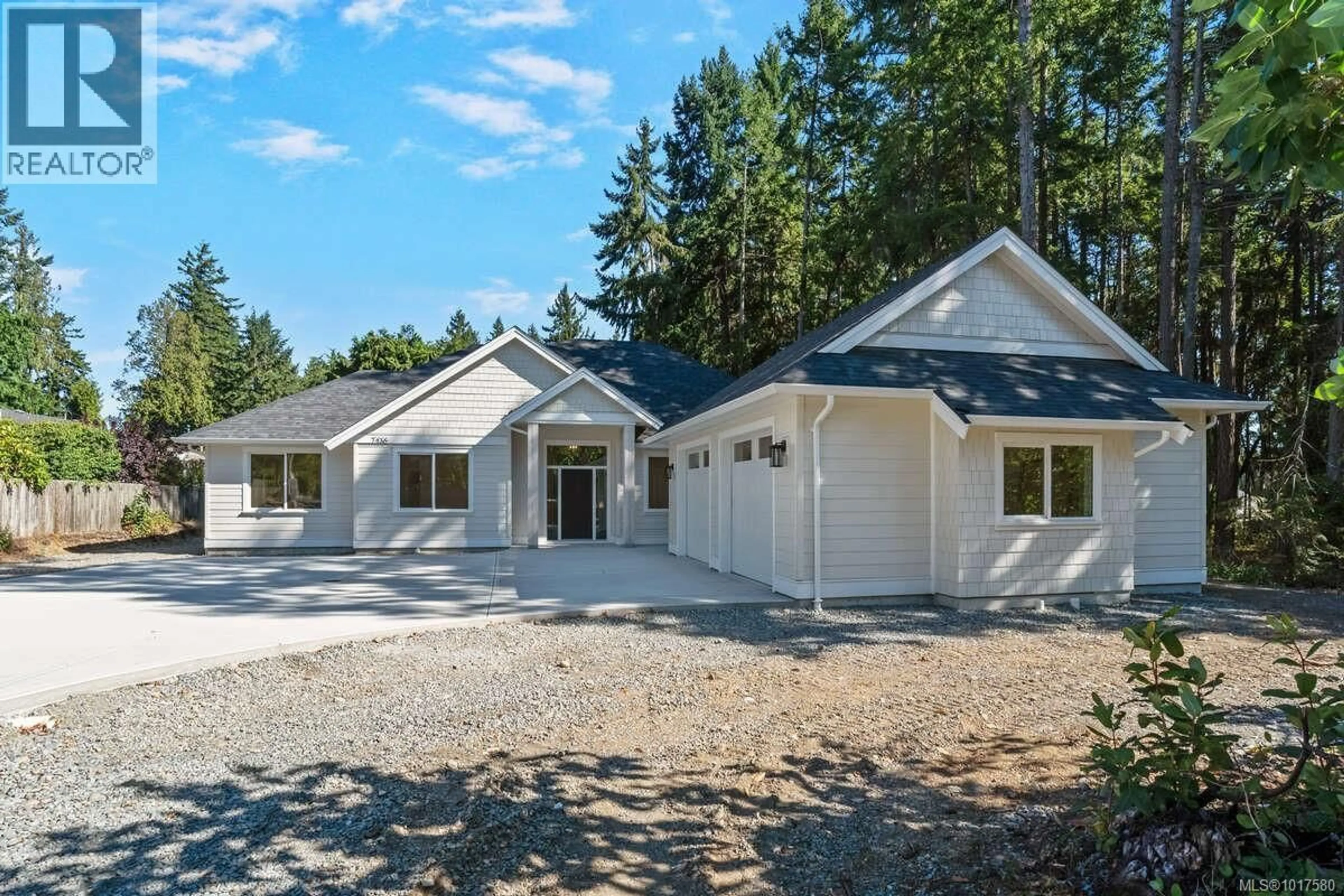 Home with vinyl exterior material, unknown for 7436 LANTZVILLE ROAD, Lantzville British Columbia V0R2H0