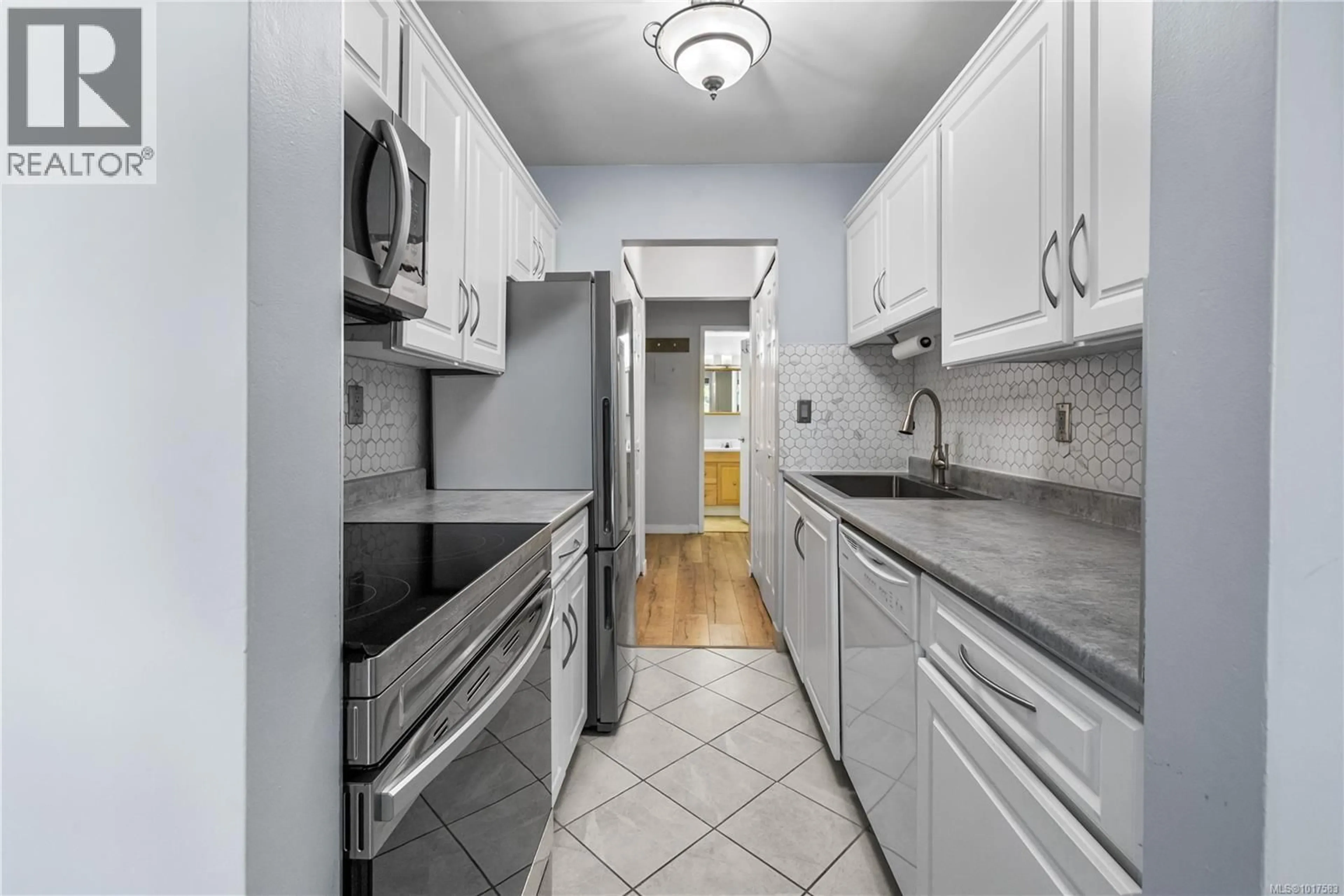 Standard kitchen, unknown for 105 - 377 DOGWOOD STREET, Campbell River British Columbia V9W2V1