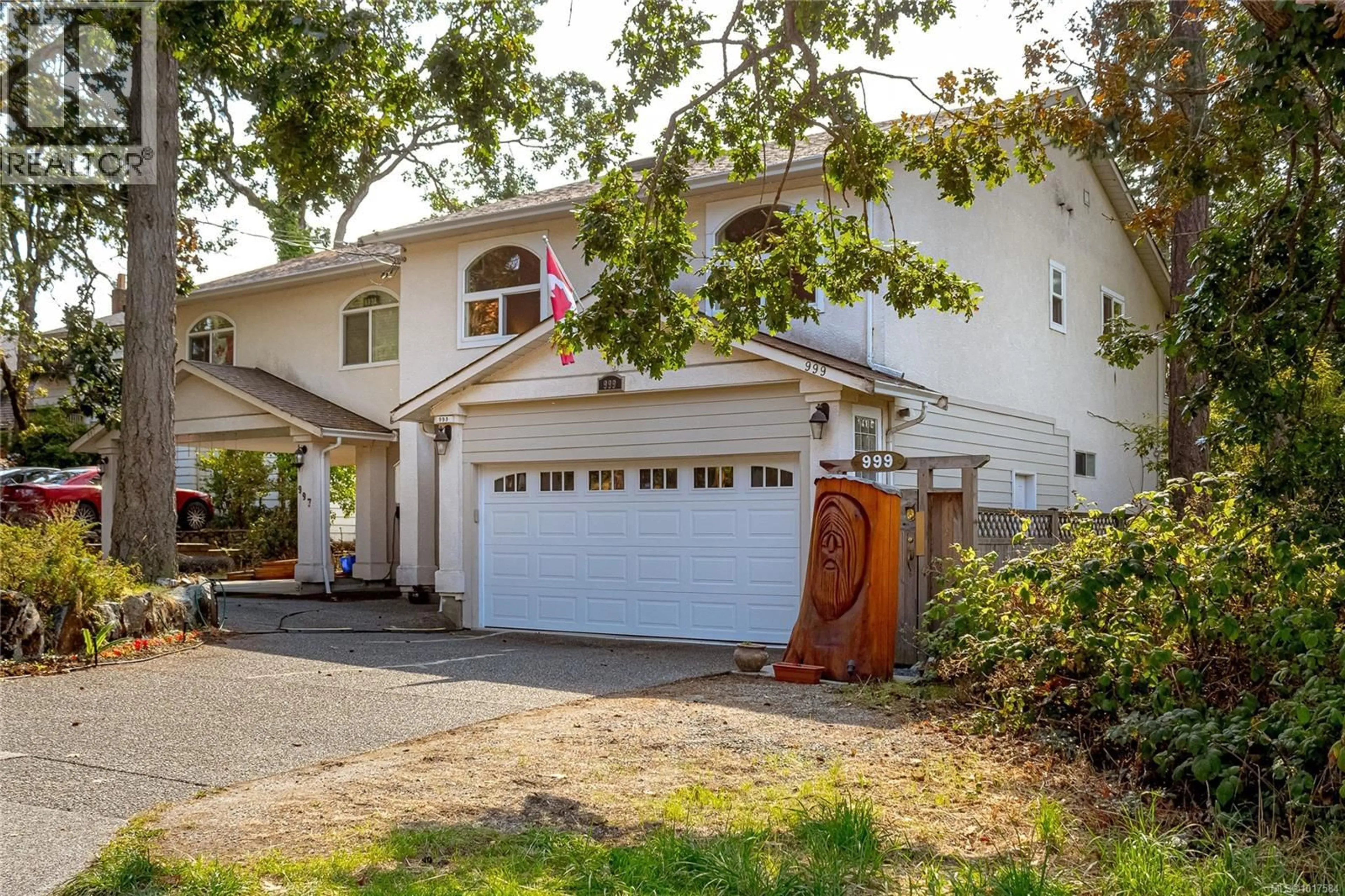 Home with vinyl exterior material, street for 999 ADMIRALS ROAD, Esquimalt British Columbia V9A2P1