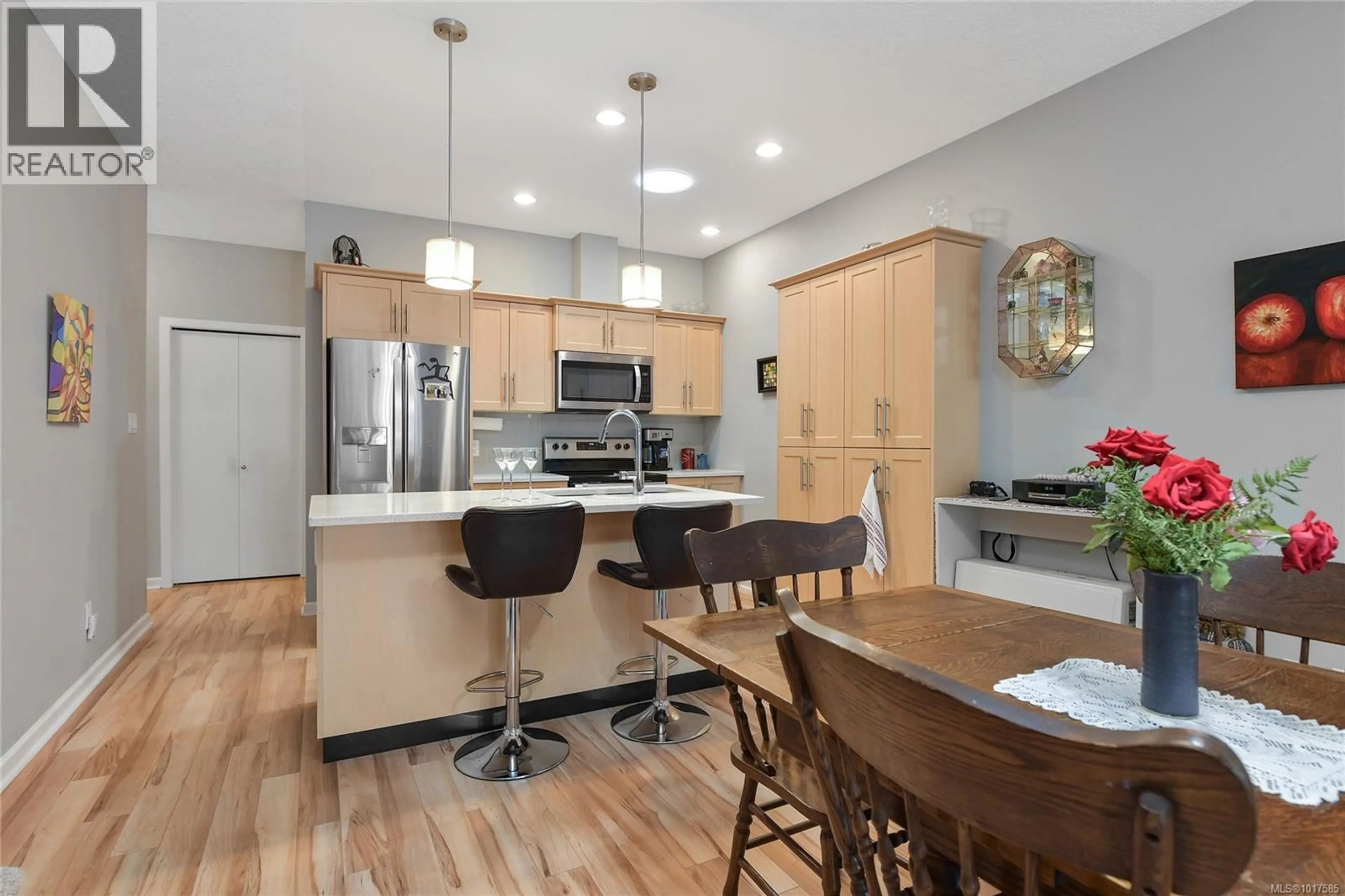 Open concept kitchen, wood/laminate floor for 6308 SHAMBROOK DRIVE, Sooke British Columbia V9Z0Y4