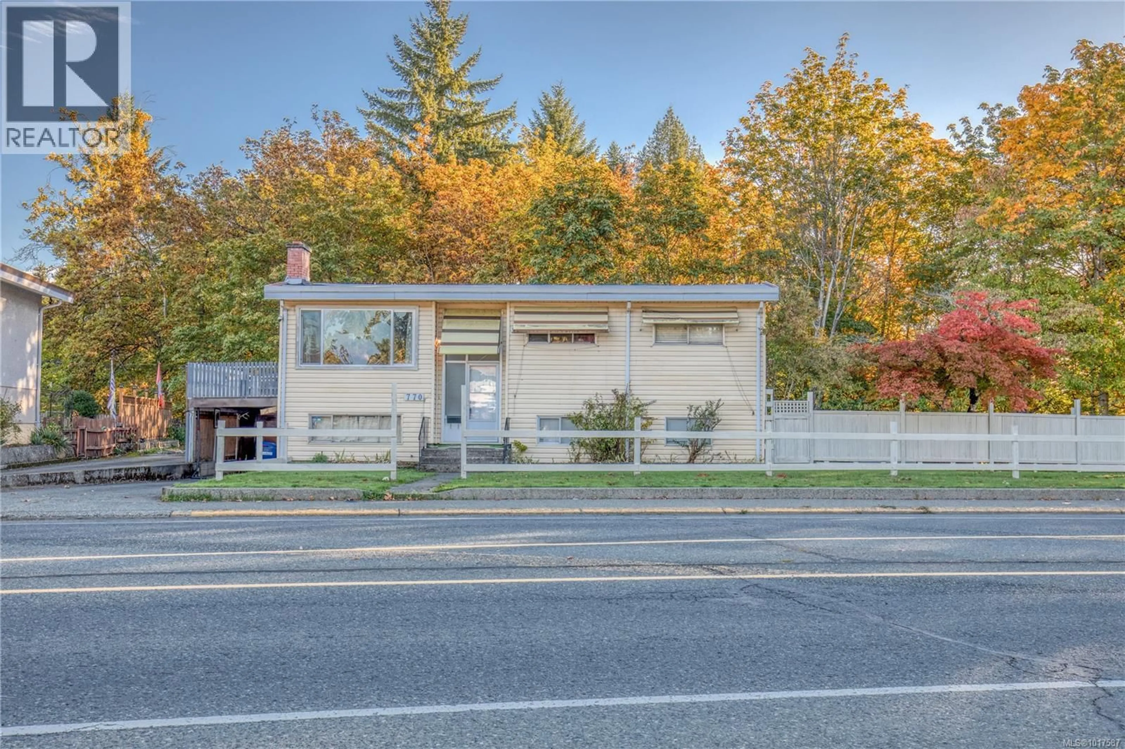 Home with vinyl exterior material, street for 770 GOVERNMENT STREET, Duncan British Columbia V9L1B2