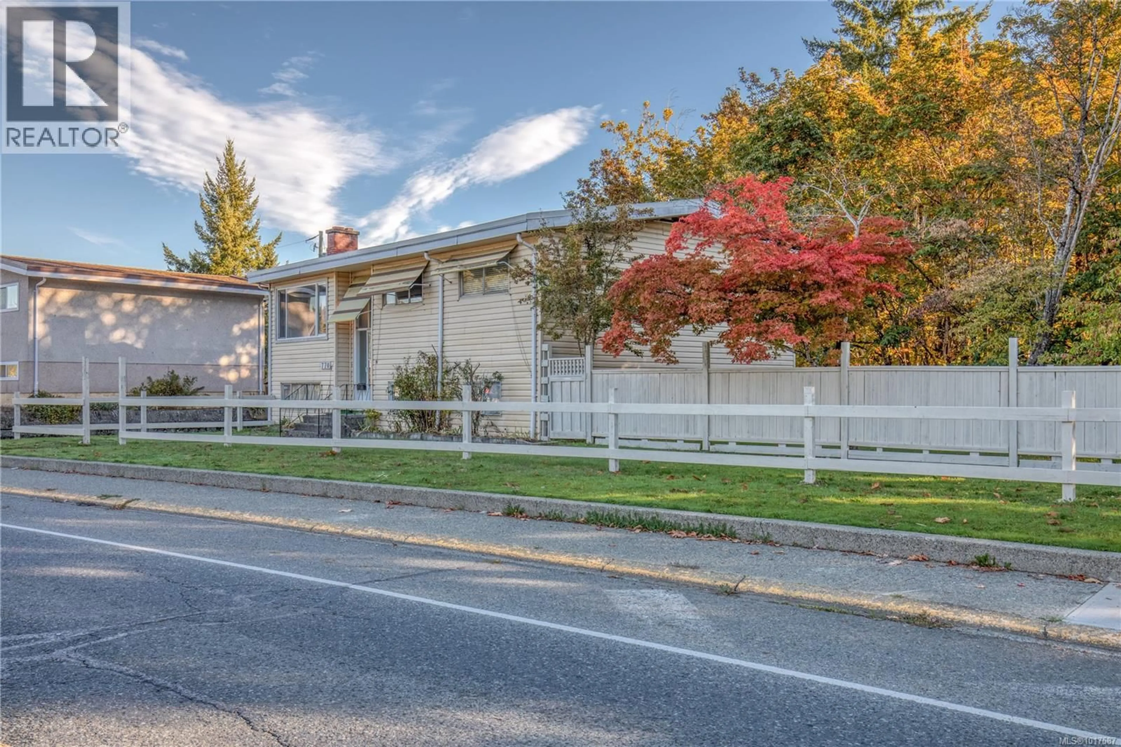 Home with vinyl exterior material, street for 770 GOVERNMENT STREET, Duncan British Columbia V9L1B2